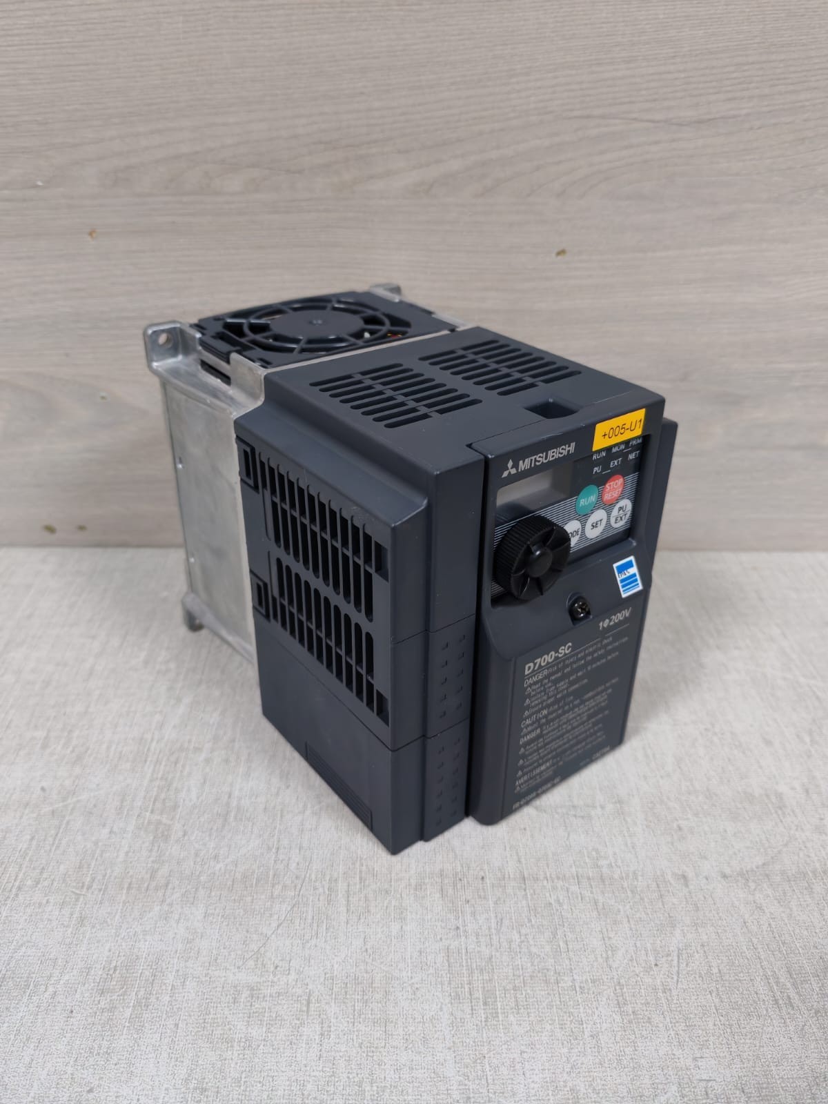 Mitsubishi Electric AC200-240V MITSUBISHI D700-SC FR-D720S-070SC-EC INVERTER AC200-240V 5