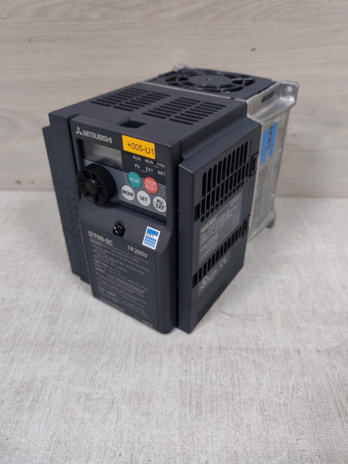 Mitsubishi Electric AC200-240V MITSUBISHI D700-SC FR-D720S-070SC-EC INVERTER AC200-240V 6