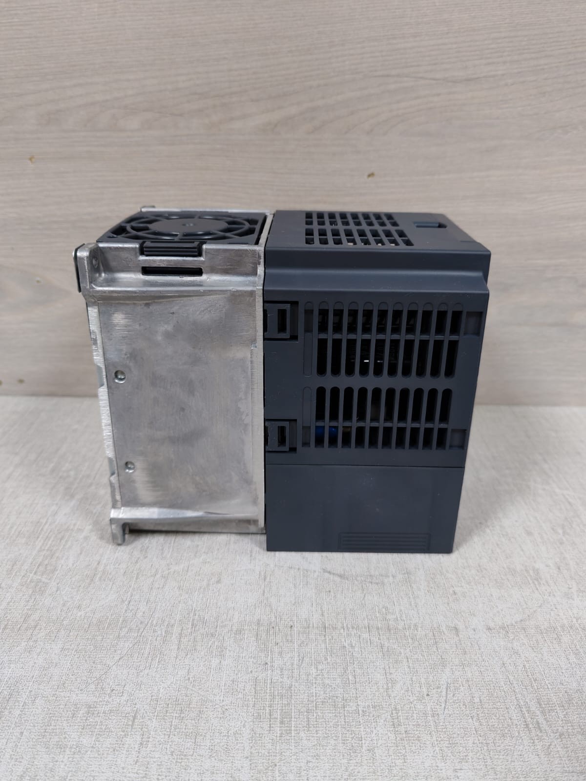 Mitsubishi Electric AC200-240V MITSUBISHI D700-SC FR-D720S-070SC-EC INVERTER AC200-240V 7