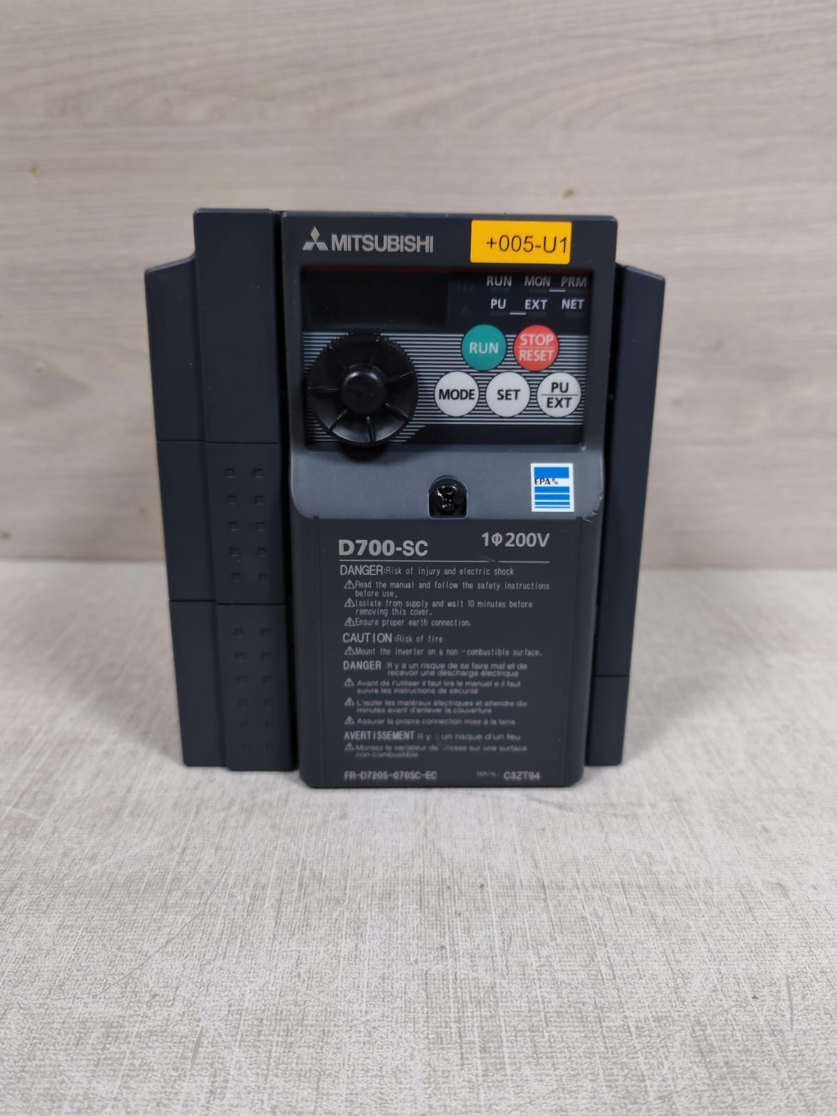 MITSUBISHI D700-SC FR-D720S-070SC-EC INVERTER AC200-240V