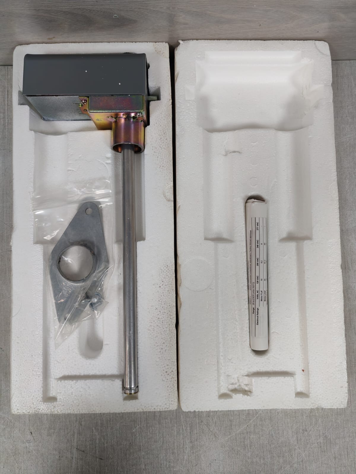 Johnson Controls A25AN10 Johnson Controls A25AN-10 Warm Air Limit Control with Manual Reset 2