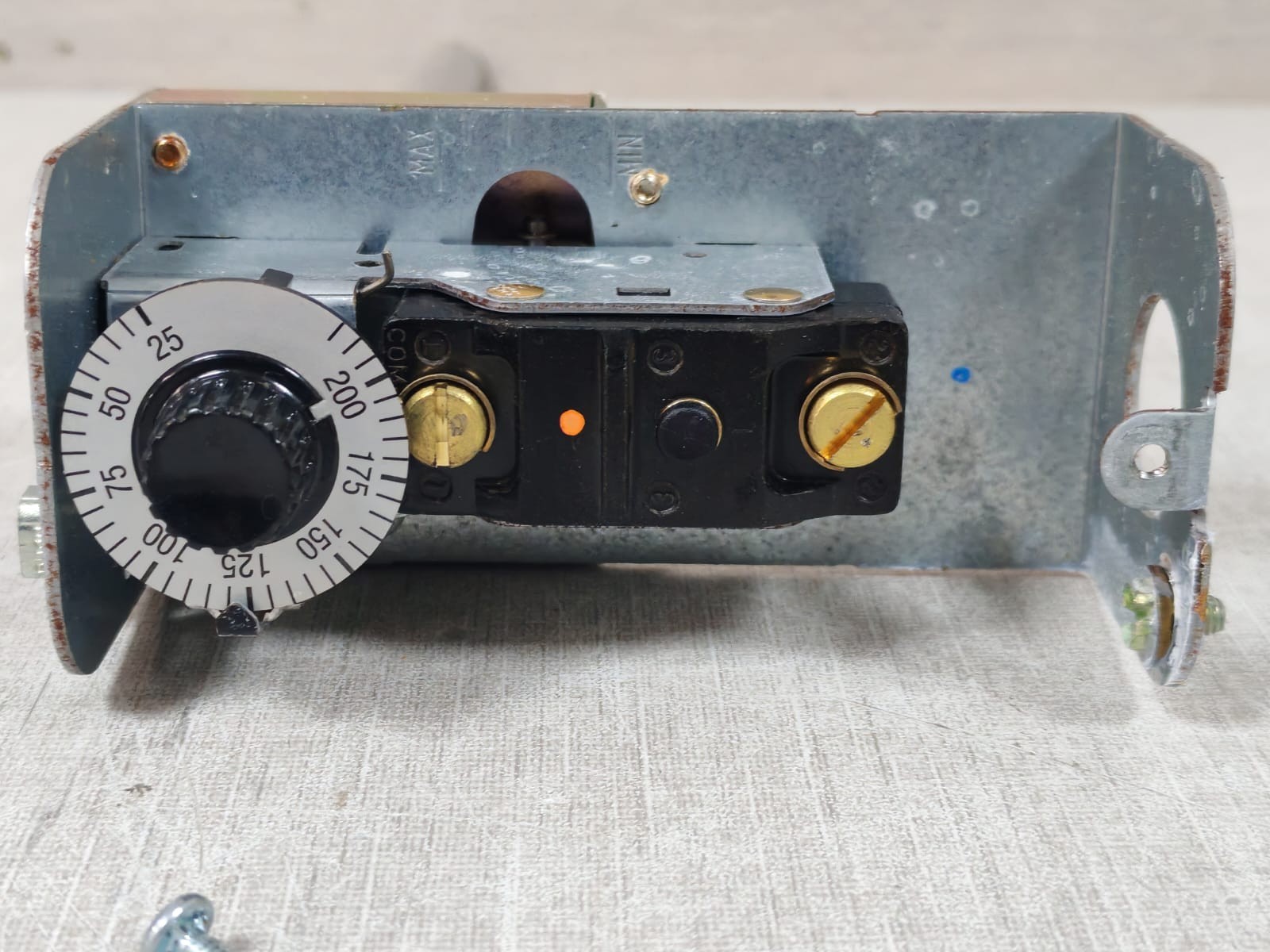 Johnson Controls A25AN10 Johnson Controls A25AN-10 Warm Air Limit Control with Manual Reset 3