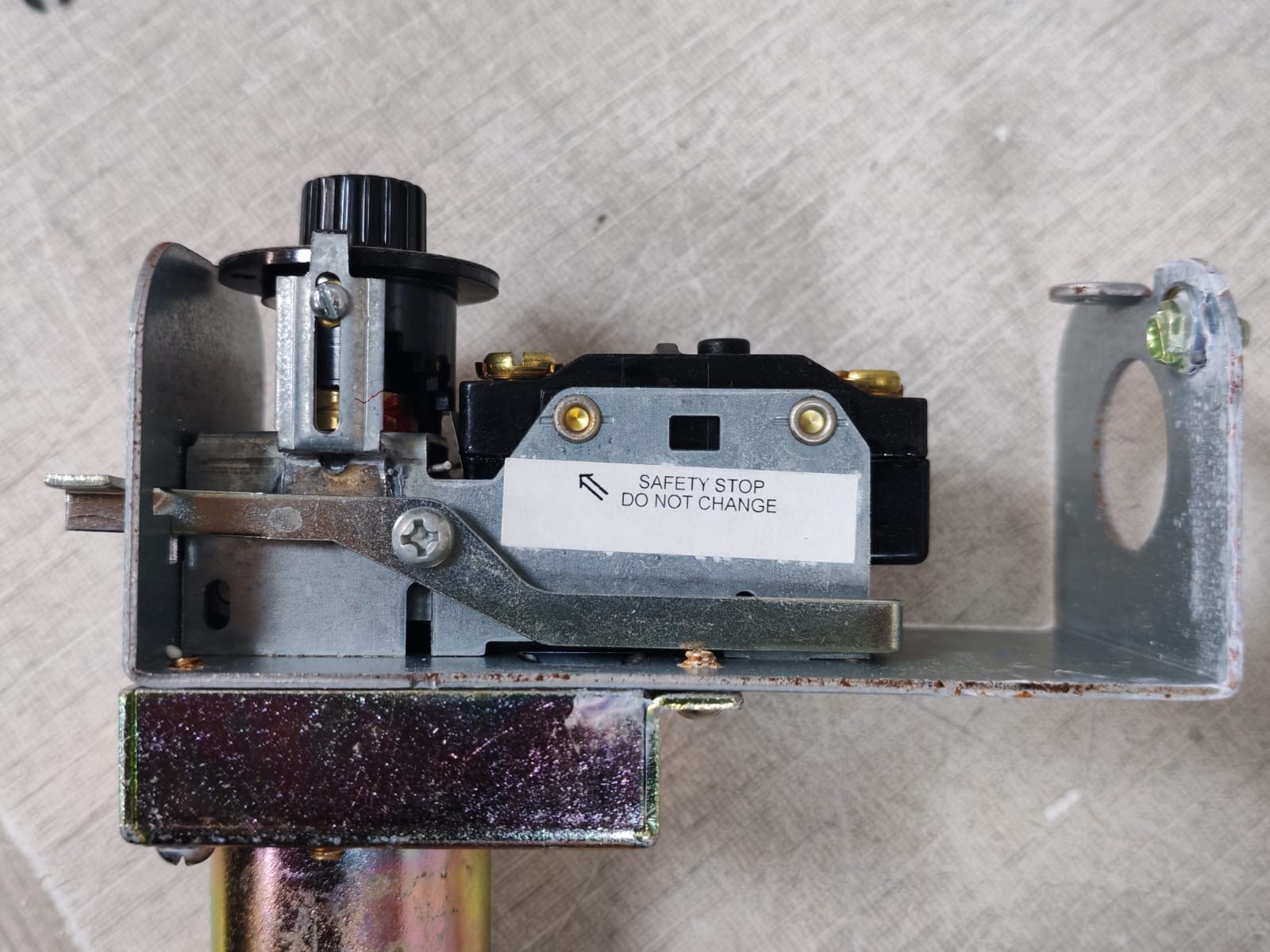Johnson Controls A25AN10 Johnson Controls A25AN-10 Warm Air Limit Control with Manual Reset 8