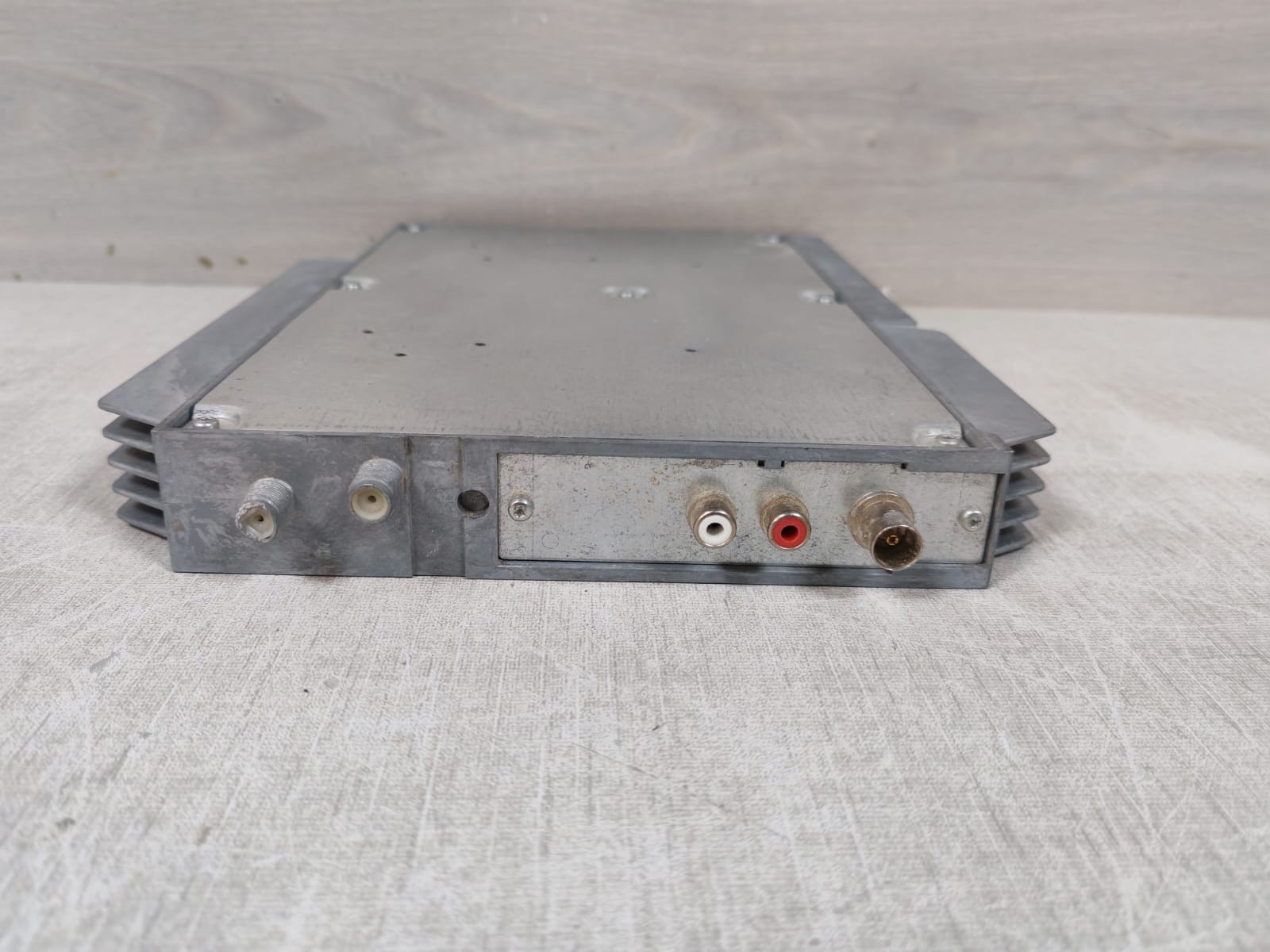 WISI OV35 / OV35A WISI OV35 / OV35A TOPLINE HEADEND MODULATOR 6