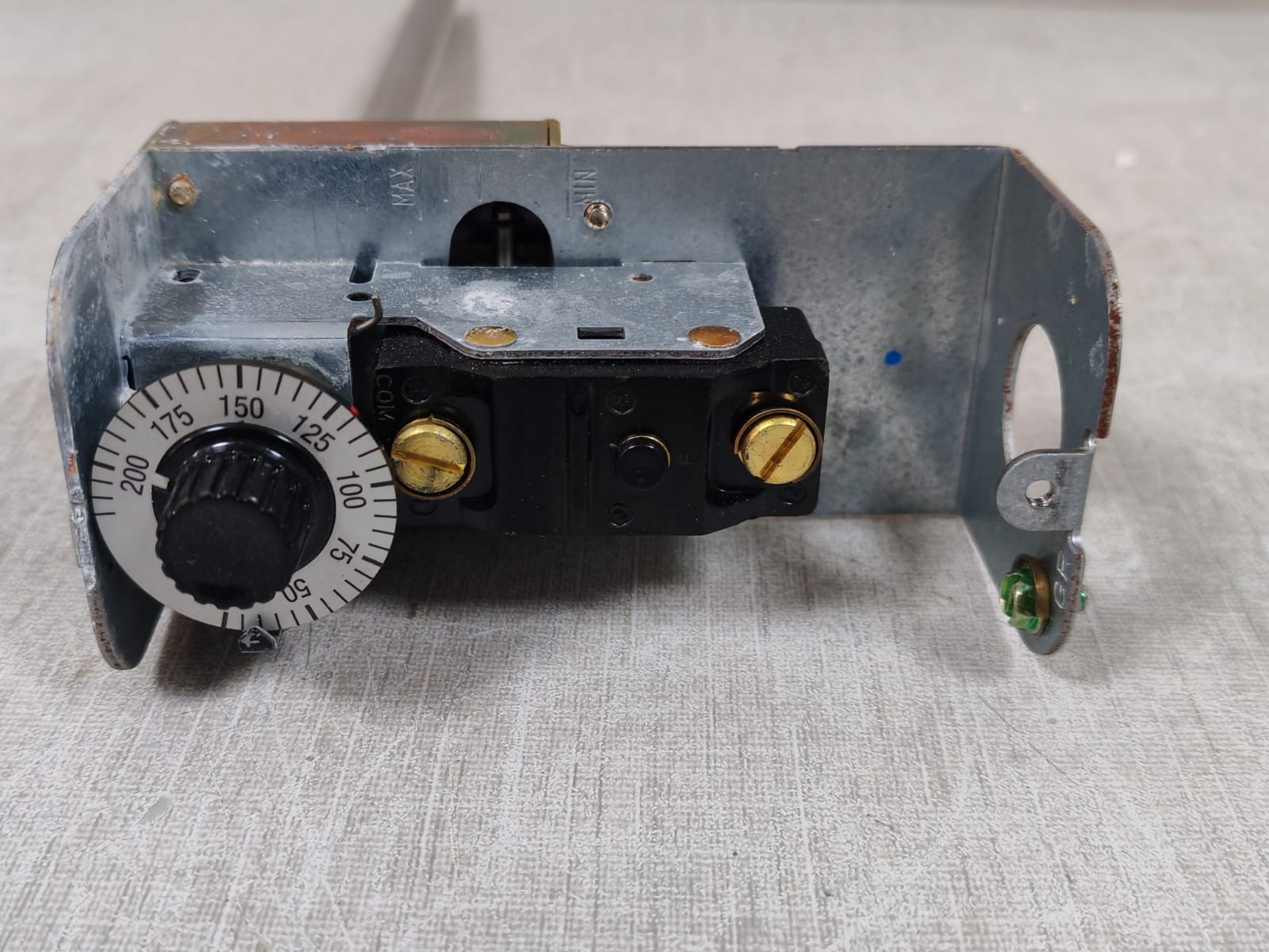 Johnson Controls A25AN10 Johnson Controls A25AN-10 Warm Air Limit Control with Manual Reset 3