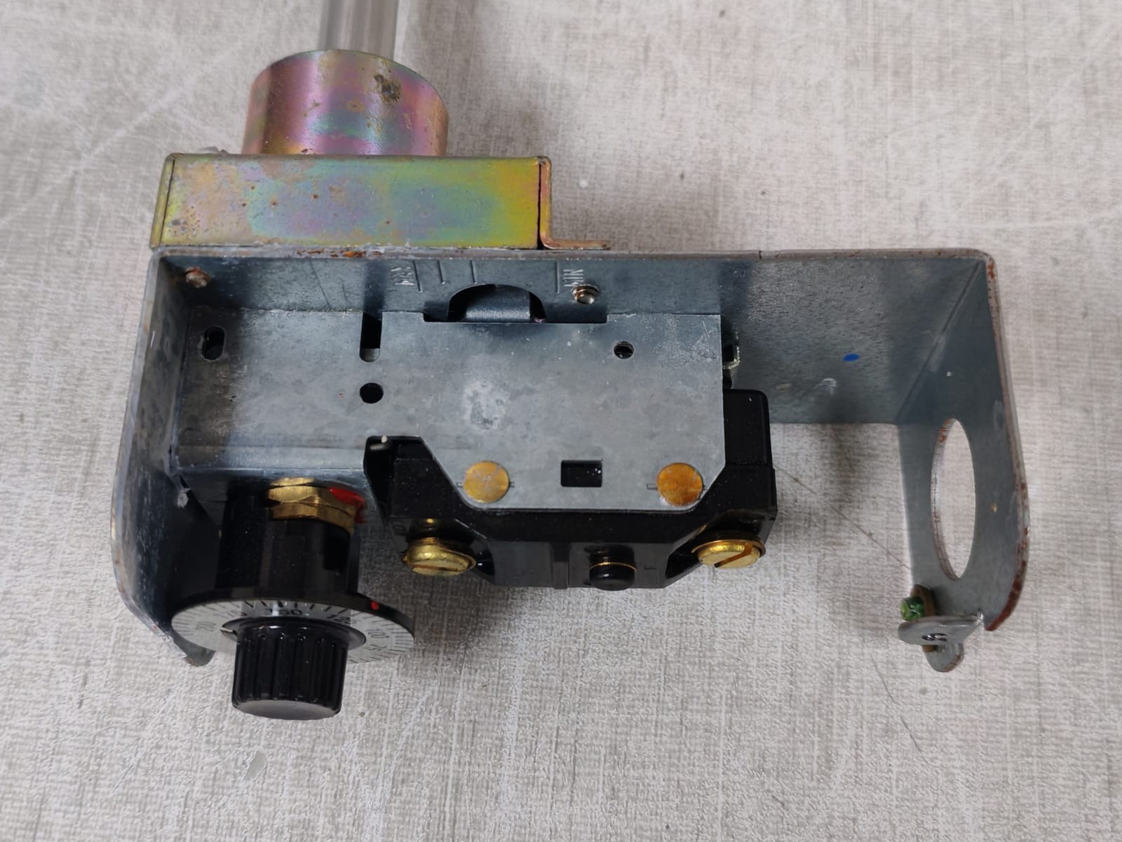 Johnson Controls A25AN10 Johnson Controls A25AN-10 Warm Air Limit Control with Manual Reset 4