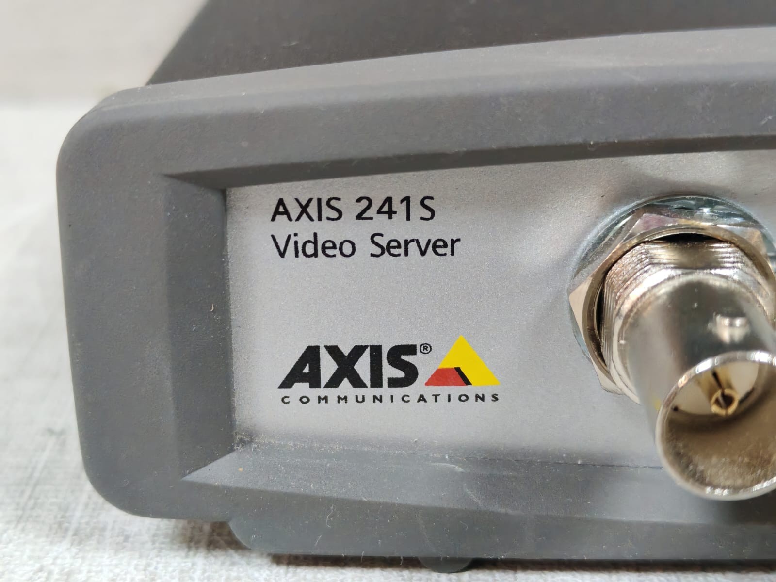 AXIS COMMUNICATIONS 0186-001-04 AXIS COMMUNICATIONS 241S P/N 0186-001-04 VIDEO SERVER 4