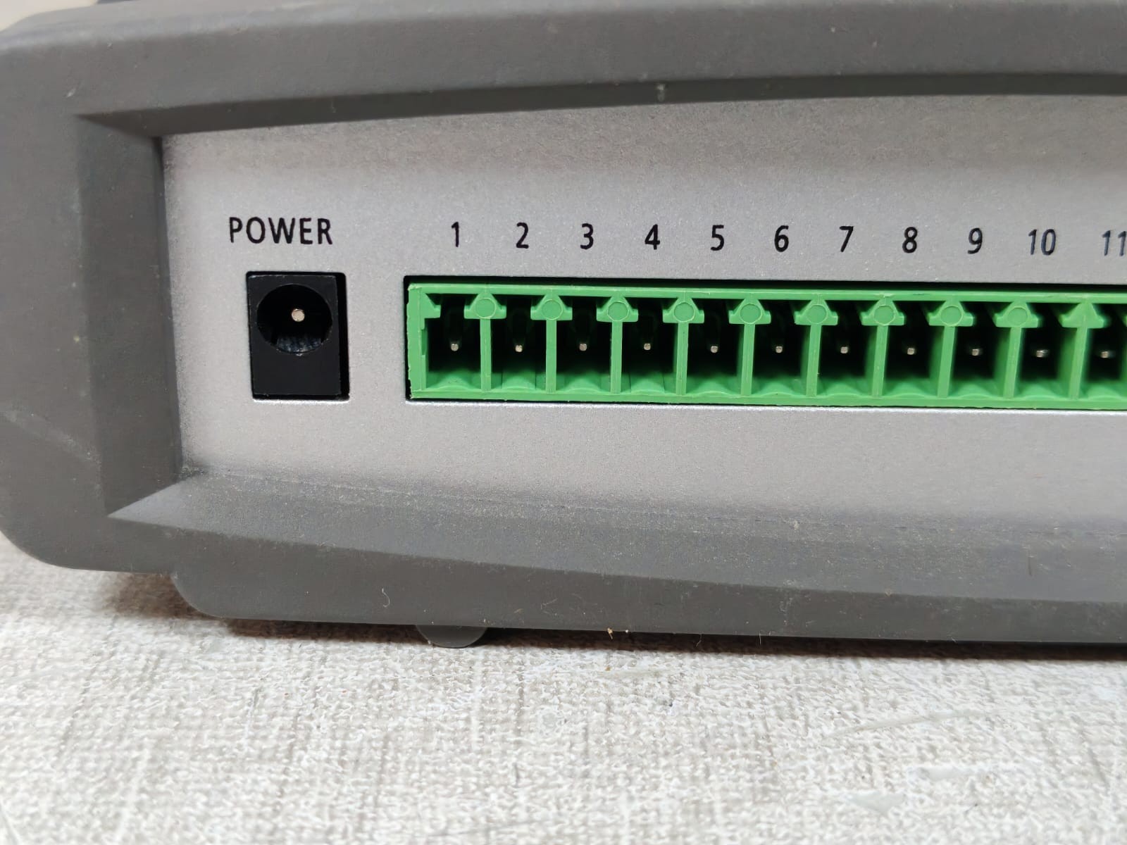 AXIS COMMUNICATIONS 0186-001-04 AXIS COMMUNICATIONS 241S P/N 0186-001-04 VIDEO SERVER 9