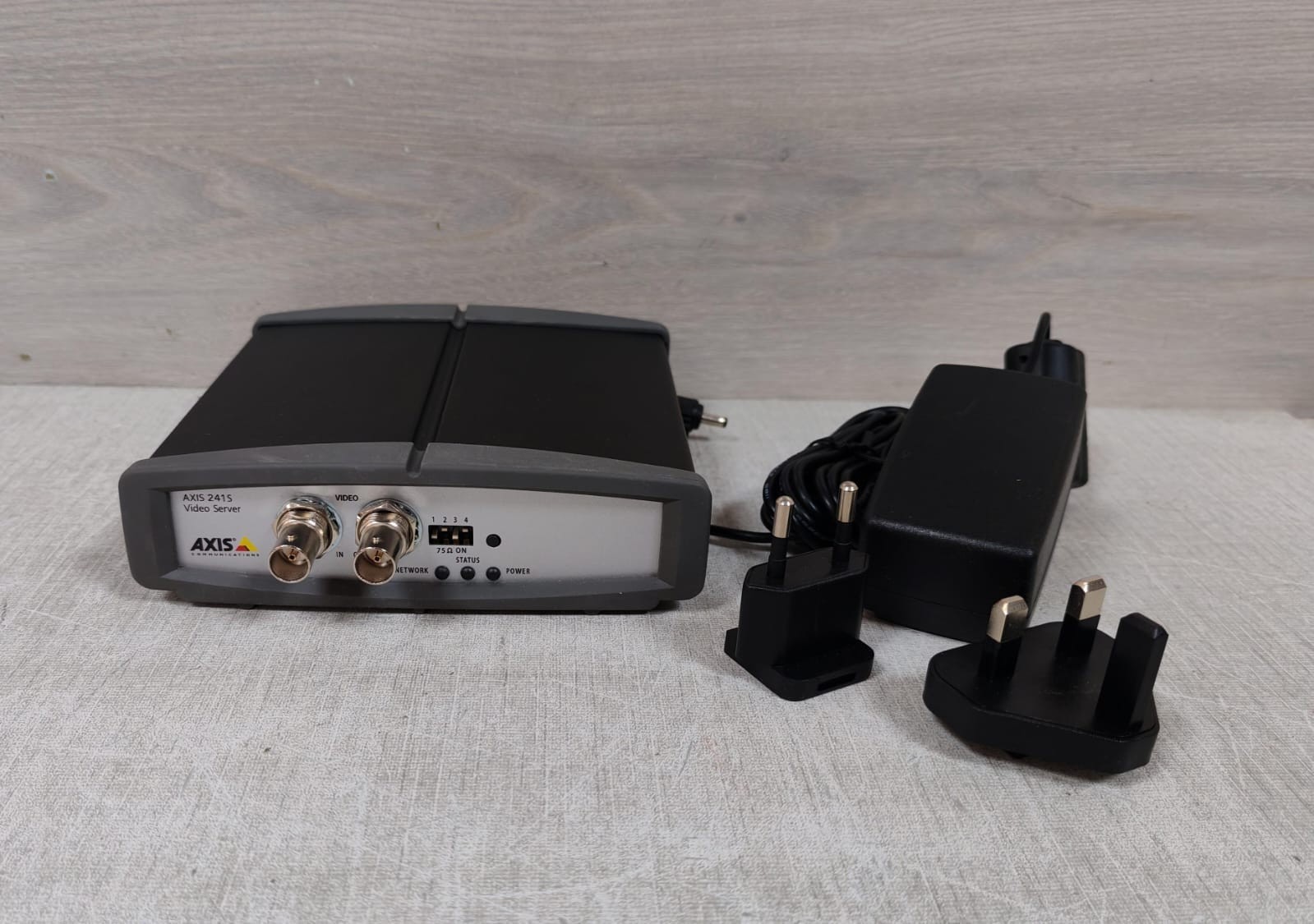 AXIS COMMUNICATIONS 241S P/N 0186-001-04 VIDEO SERVER