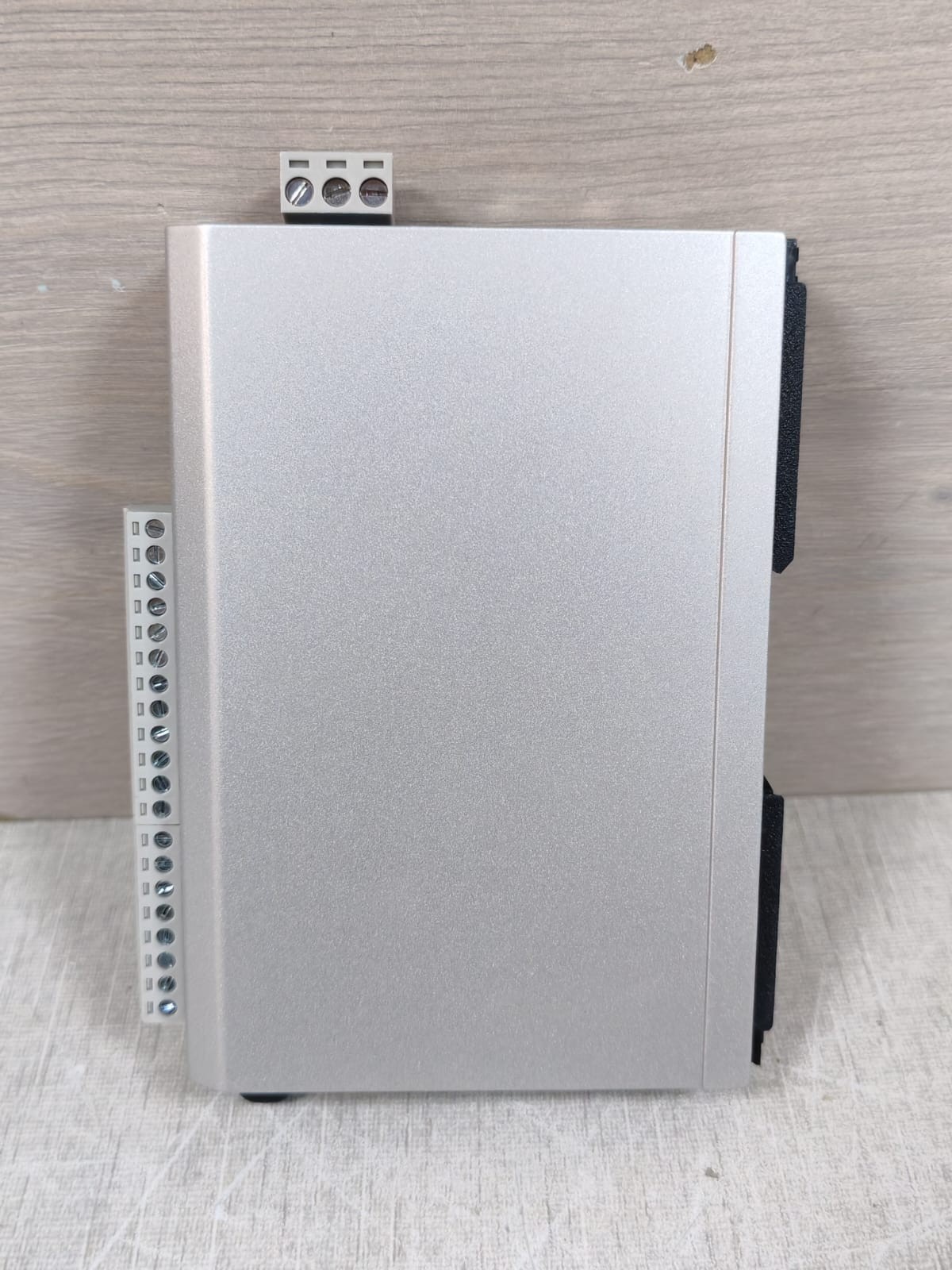 Moxa ioLogik E1211 V1.0 Moxa ioLogik E1211 V1.0 Ethernet Module 9