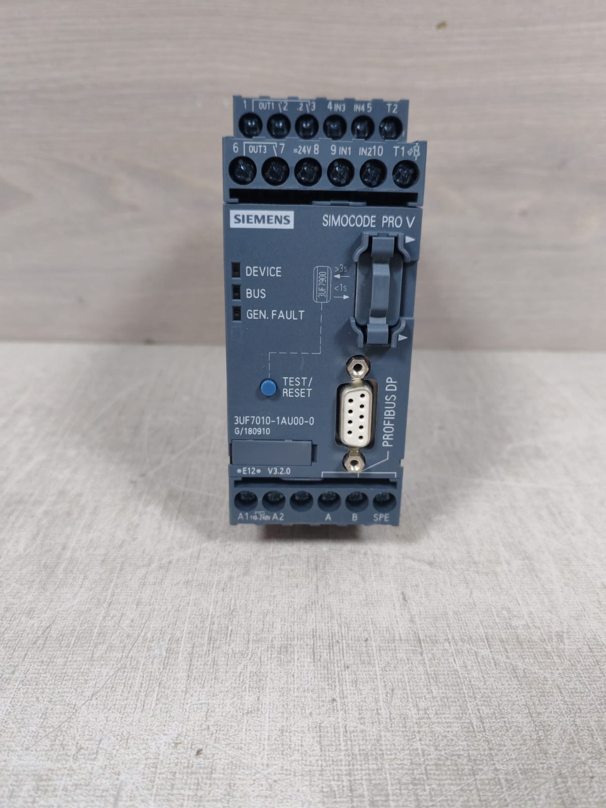 SIEMENS 3UF7010-1AU00-0 SIMOCODE PRO V