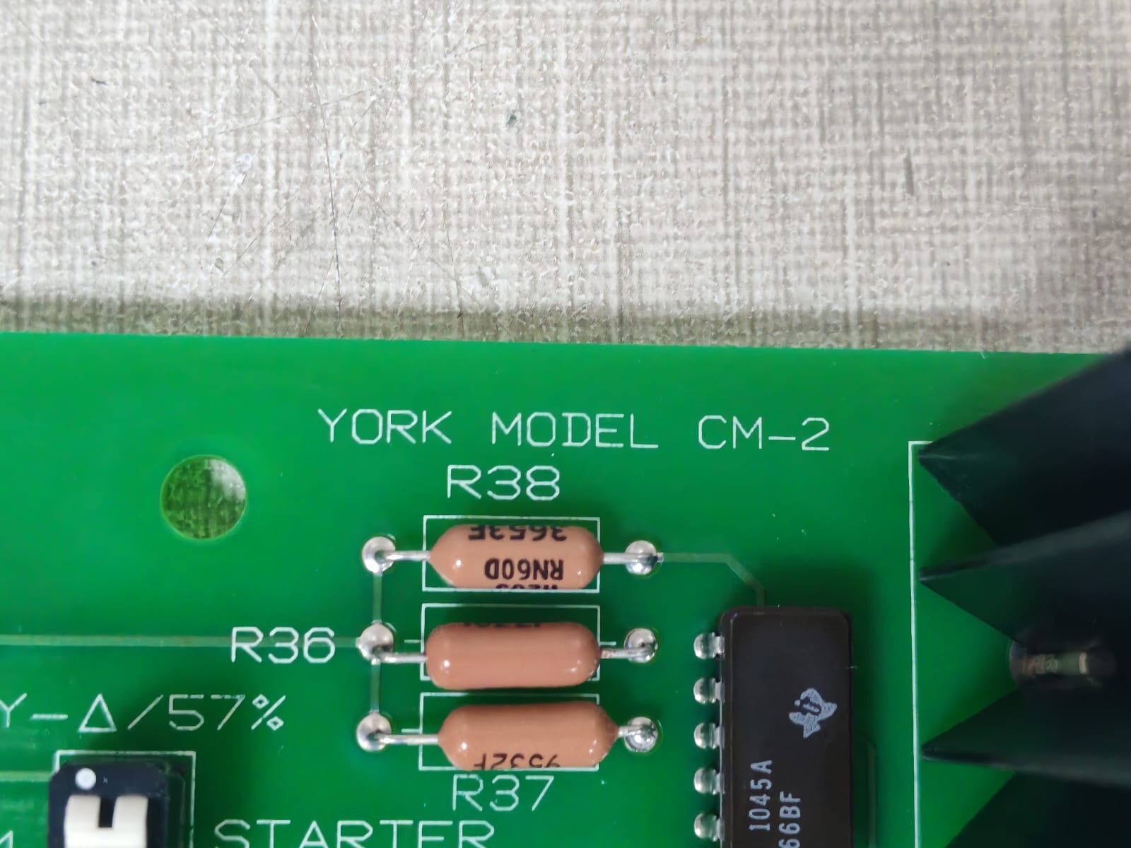 YORK 031-00947-000 YORK CM-2 / 031-00947-000 REV. E / 031-00947 REV. 2 Chiller Board 3