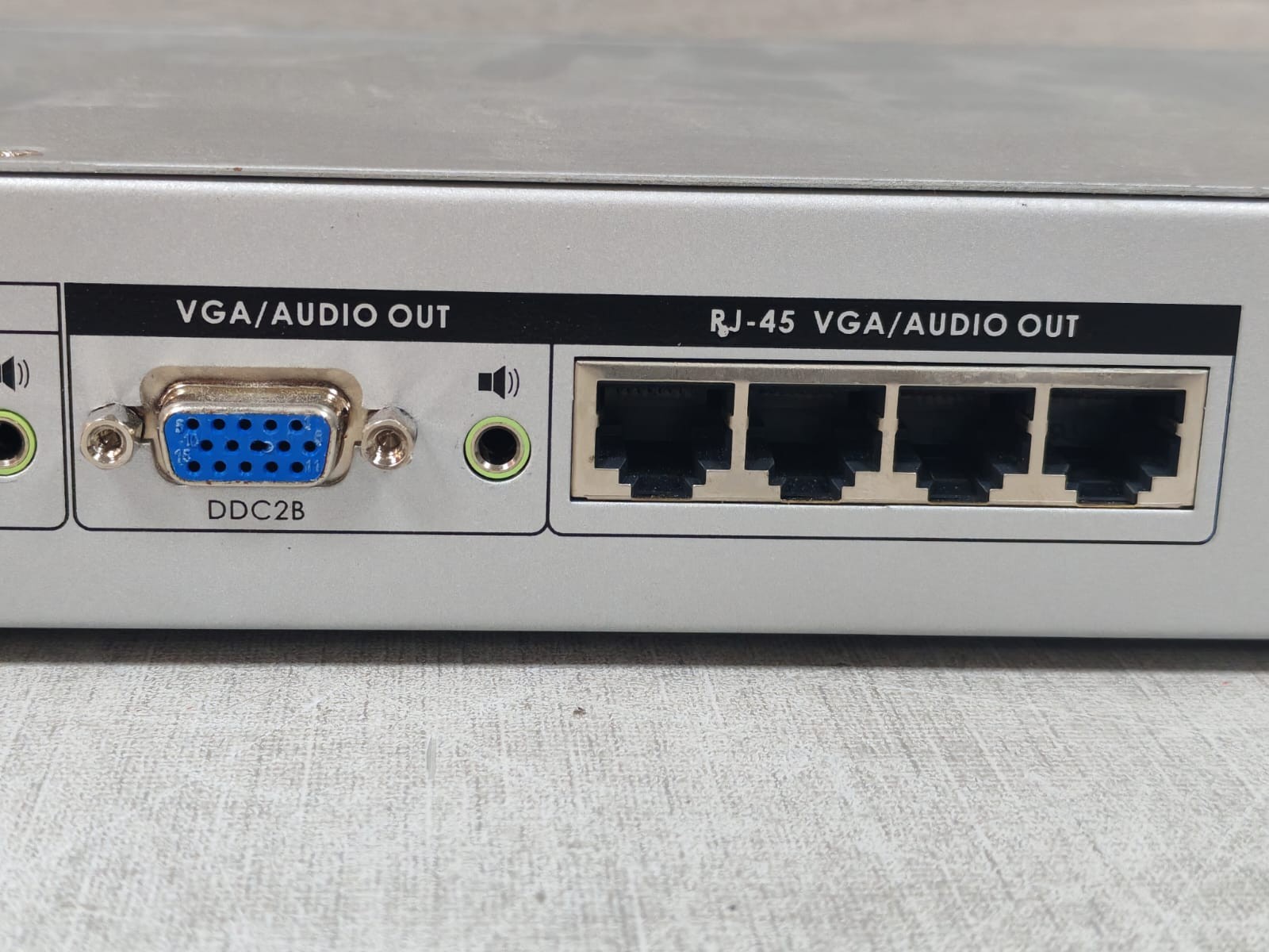 DATABAY AVE-304T DATABAY AVE-304T Transmitter 4 port CAT5 VGA Audio Extender 8