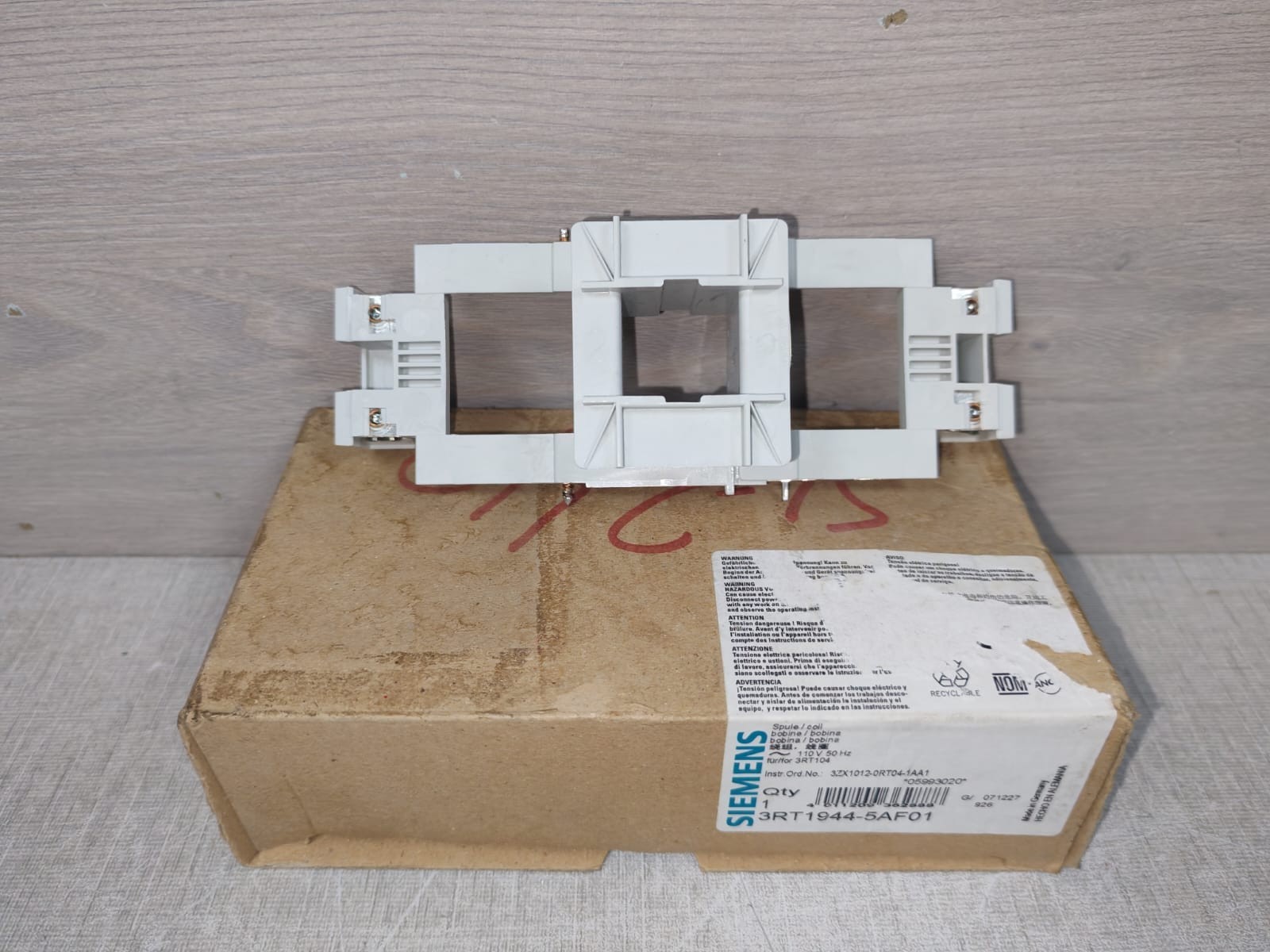 Siemens 3RT1944-5AF01 Siemens 3RT1944-5AF01 Coil For Contactor 2