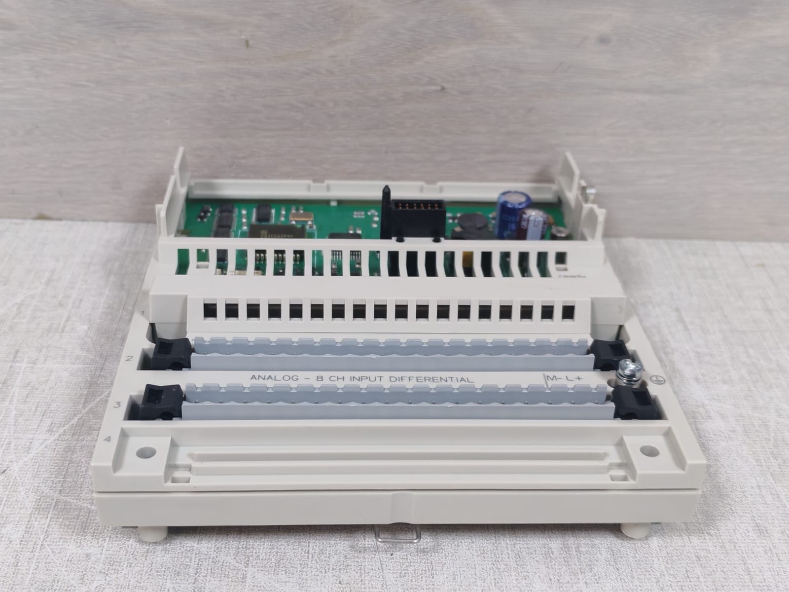 Schneider Electric 170AAI03000 Schneider Electric 170AAI03000 Analog Input 8Ch.Diff PV.06 RL.17 SV.01.10 7