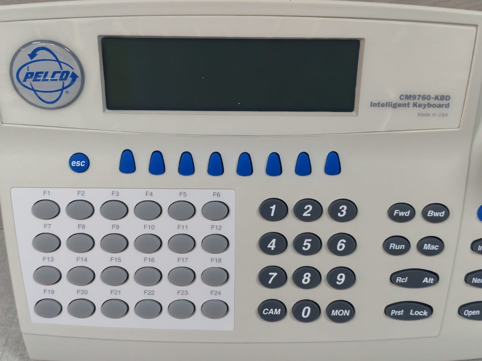 PELCO BY SCHNEIDER ELECTRIC CM9760-KBD-UK REV.A5 PELCO BY SCHNEIDER ELECTRIC CM9760-KBD-UK REV.A5 INTELLIGENT KEYBOARD 3