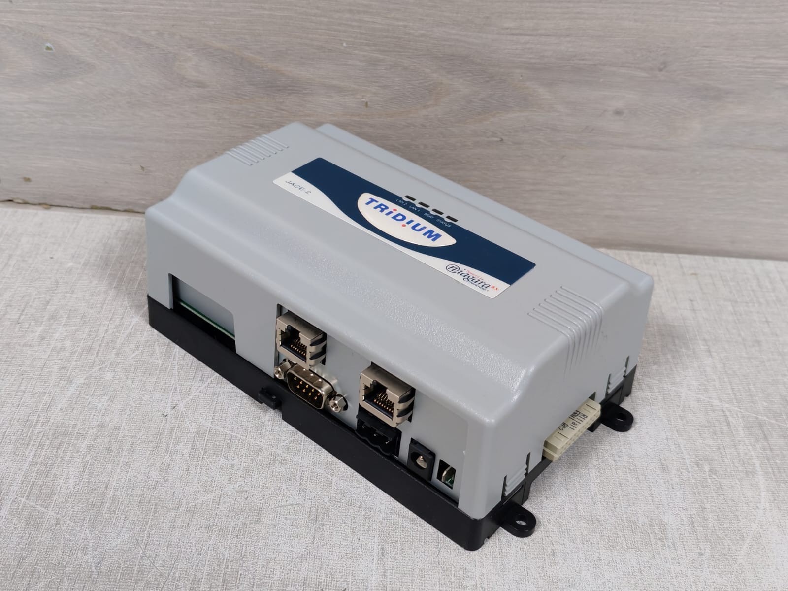 TRIDIUM Powered by Niagara J2EPCS TRIDIUM Powered by Niagara JACE-2 Controller J2EPCS 9