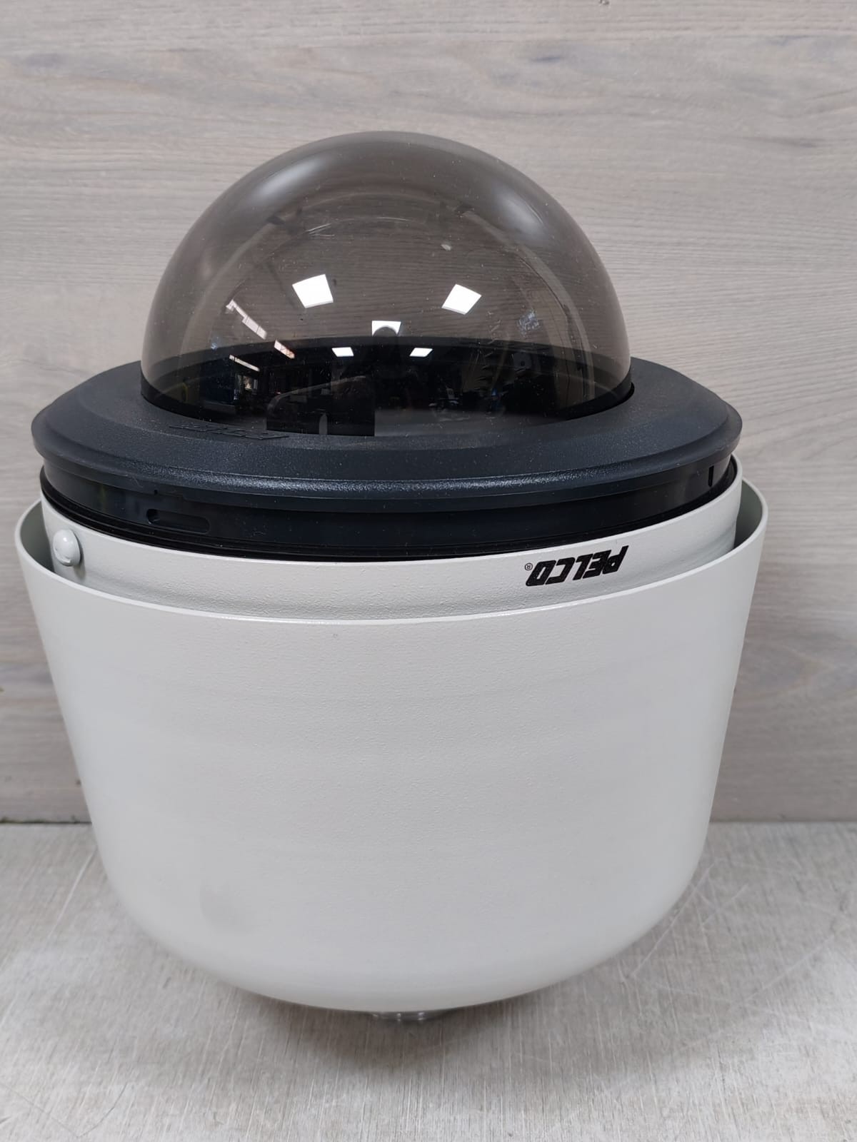 Pelco DF5-PG-E0 PELCO DF5-PG-E0 DOME SMOKE PENDANT GRAY NO CAMERA Rev. A6 24 Volts 2