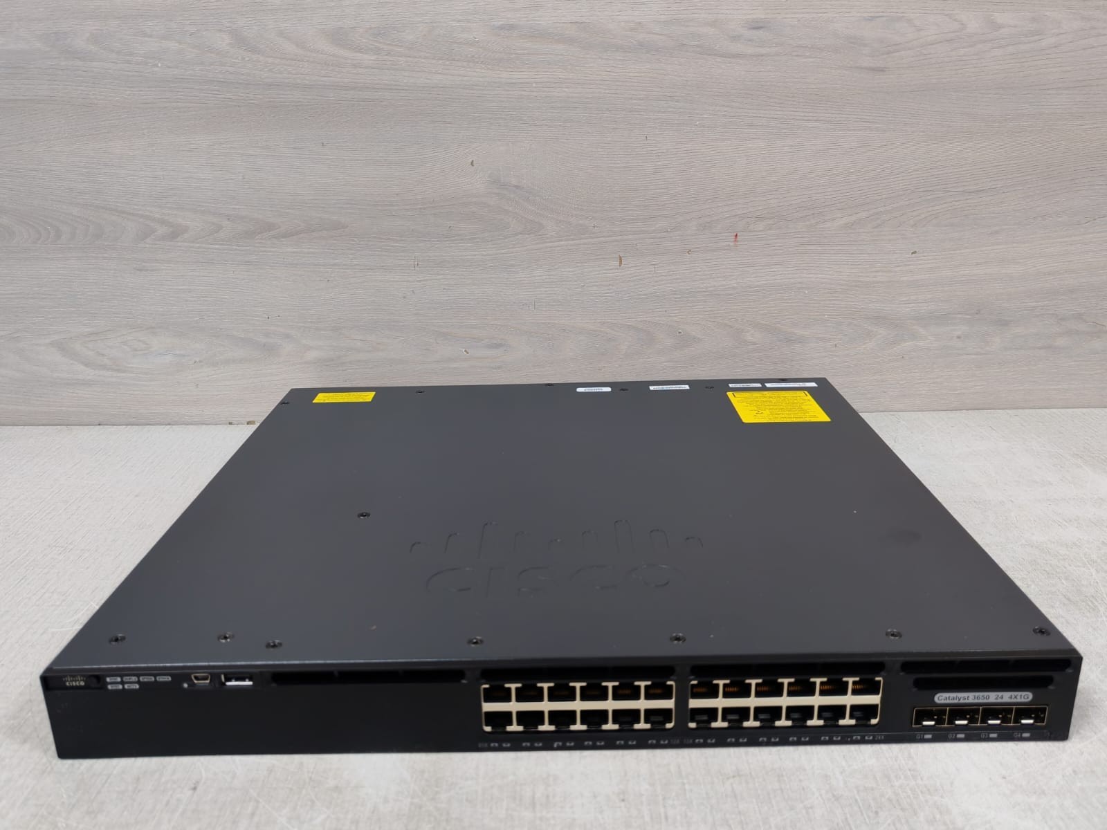 Cisco WS-C3650-24TS CISCO WS-C3650-24TS 4 x Gigabit Ethernet with Small Form ‑Factor Pluggable(SFP) 2