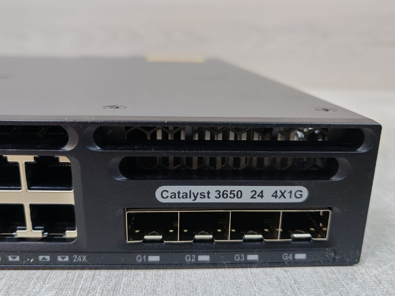 Cisco WS-C3650-24TS CISCO WS-C3650-24TS 4 x Gigabit Ethernet with Small Form ‑Factor Pluggable(SFP) 4