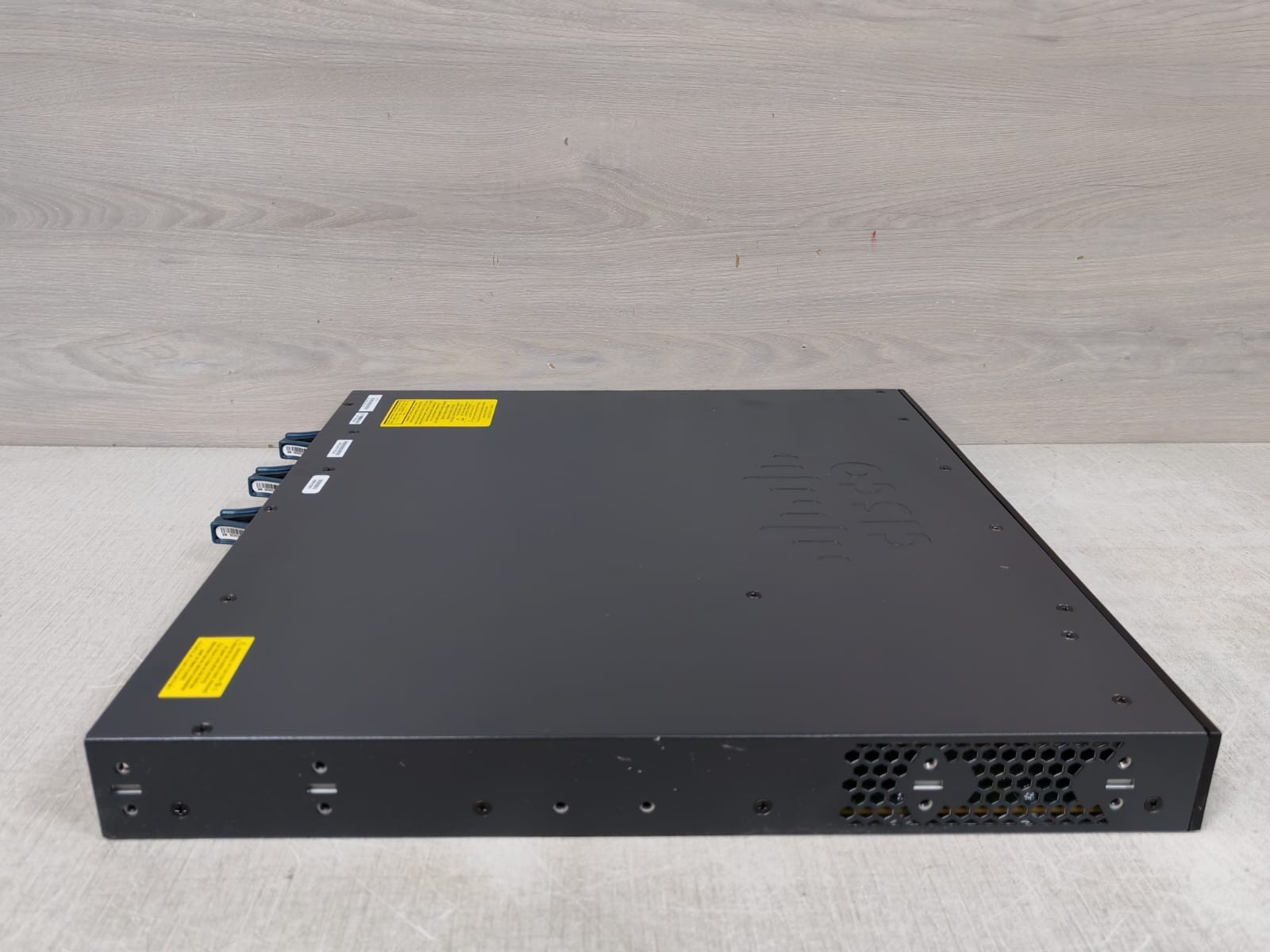 Cisco WS-C3650-24TS CISCO WS-C3650-24TS 4 x Gigabit Ethernet with Small Form ‑Factor Pluggable(SFP) 10