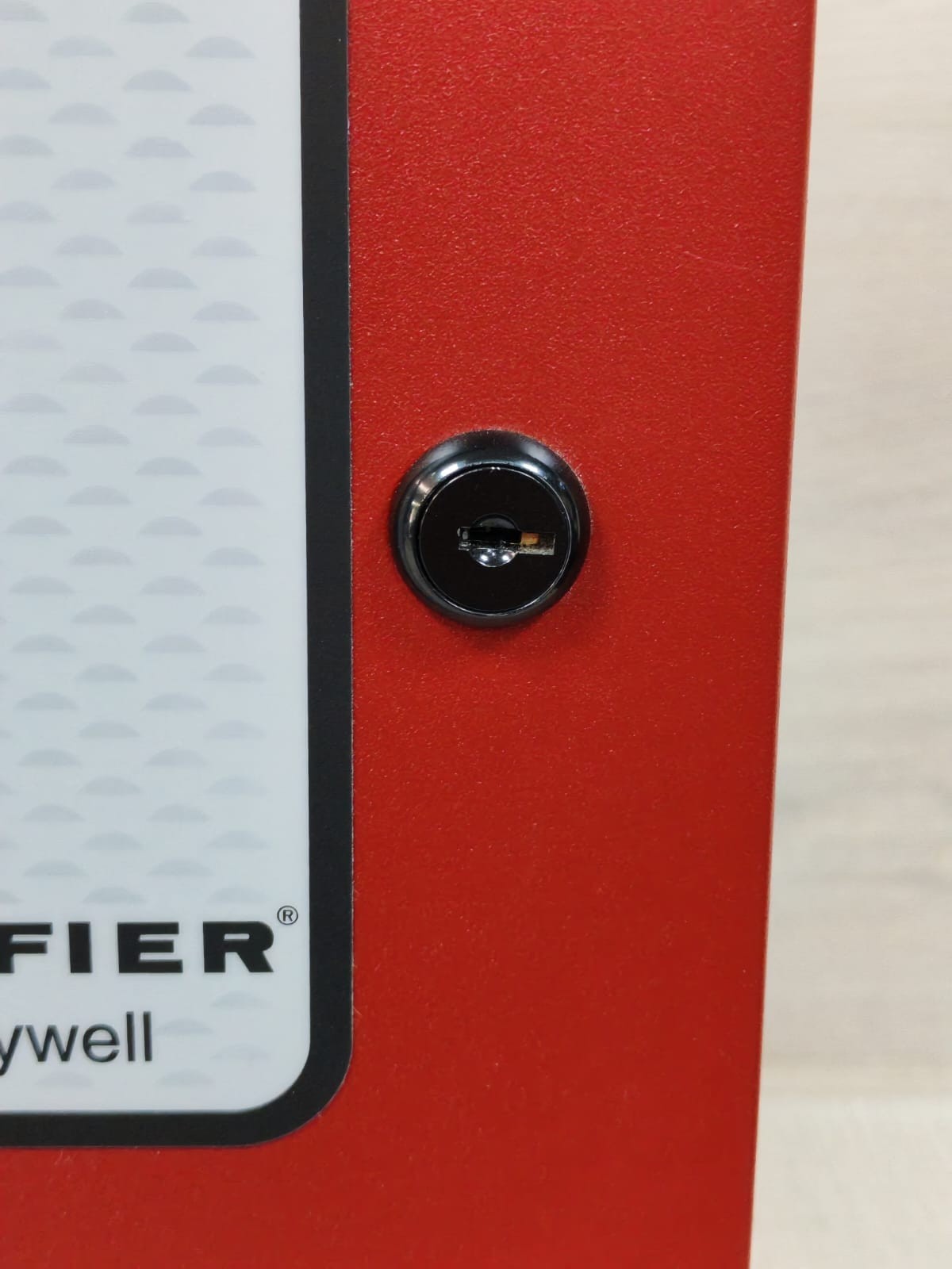 NOTIFIER BY HONEYWELL RP-2001 NOTIFIER BY HONEYWELL RP-2001 FIRE ALARM CONTROL PANEL-W/O KEY & ORIG.BOX 6