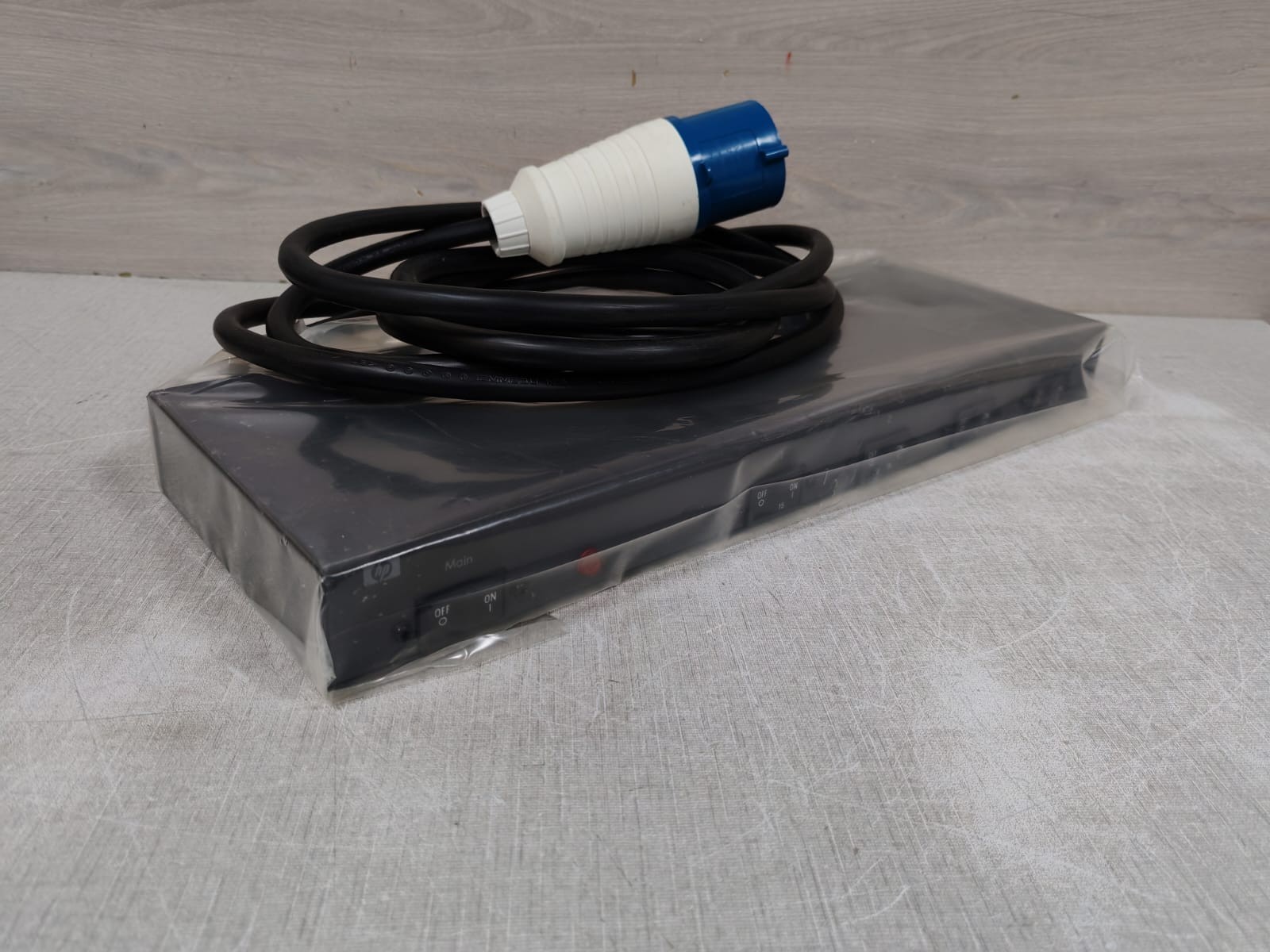 HEWLETT-PARKARD EO4502 228481-003 HEWLETT-PARKARD EO4502 228481-003 MODULAR PDU CONTROL UNIT- NEW W/O ORIG.BOX 3