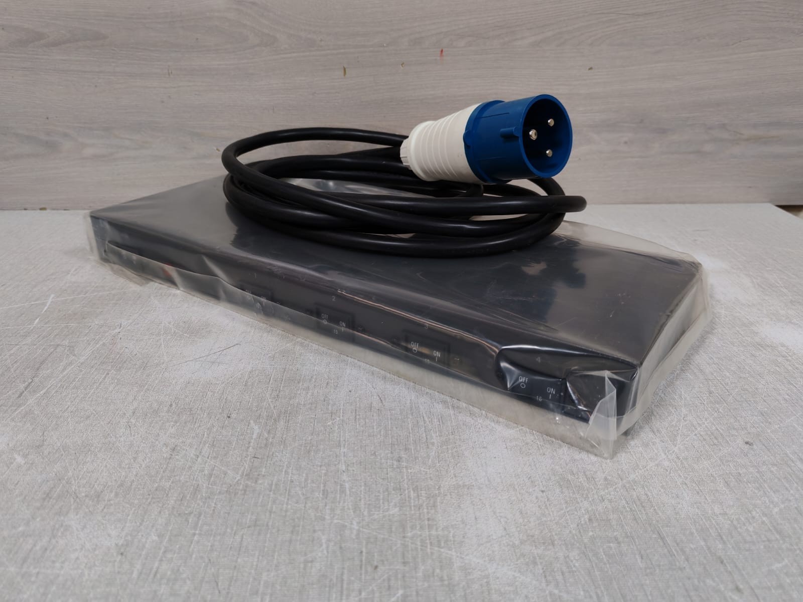 HEWLETT-PARKARD EO4502 228481-003 HEWLETT-PARKARD EO4502 228481-003 MODULAR PDU CONTROL UNIT- NEW W/O ORIG.BOX 4