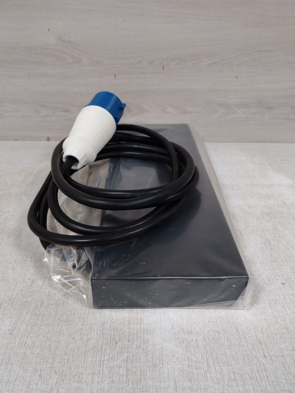HEWLETT-PARKARD EO4502 228481-003 HEWLETT-PARKARD EO4502 228481-003 MODULAR PDU CONTROL UNIT- NEW W/O ORIG.BOX 5