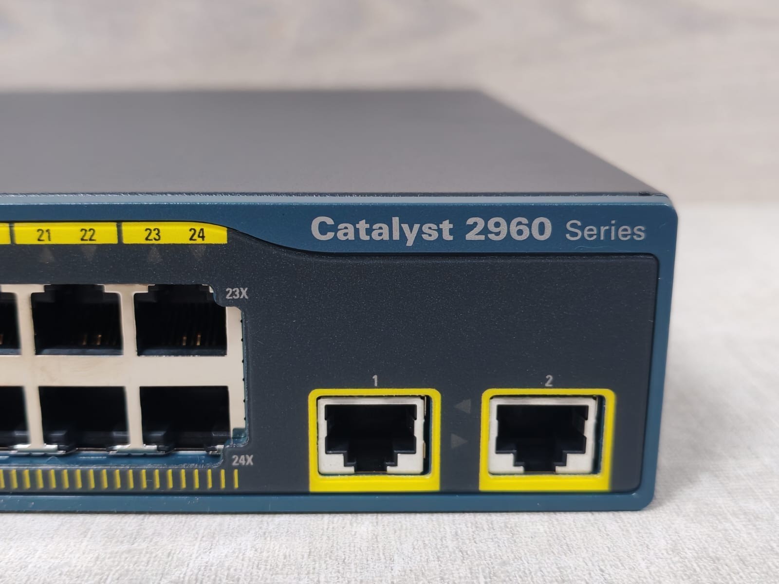 Cisco WS-C2960-24TT-L Cisco WS-C2960-24TT-L Catalyst 2960 Series 24-Port Ethernet Switch 5