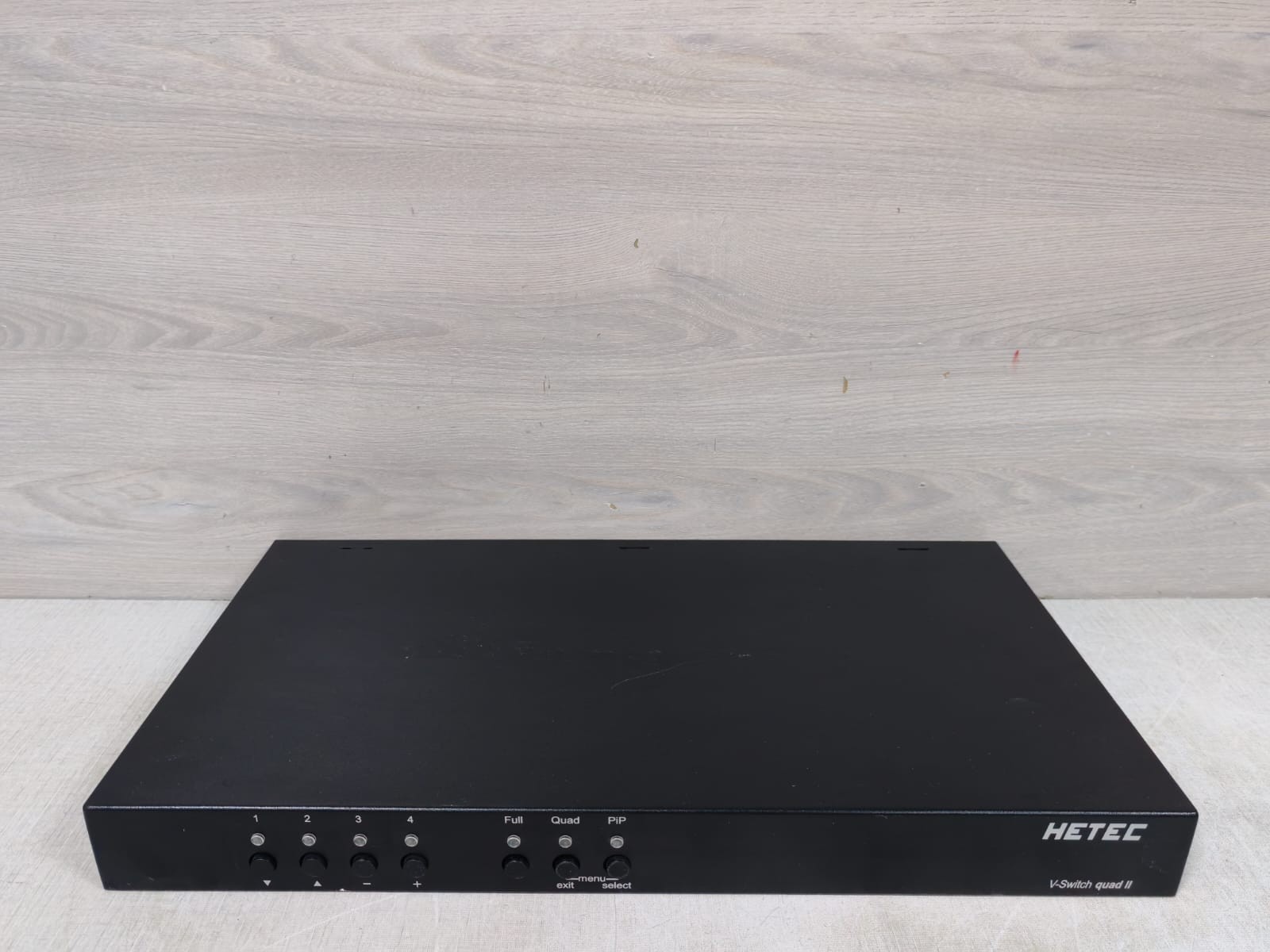 HETEC HE-VSW-QUAD II HETEC HE-VSW-QUAD II Quad Multiviewer and KVM Switch 2
