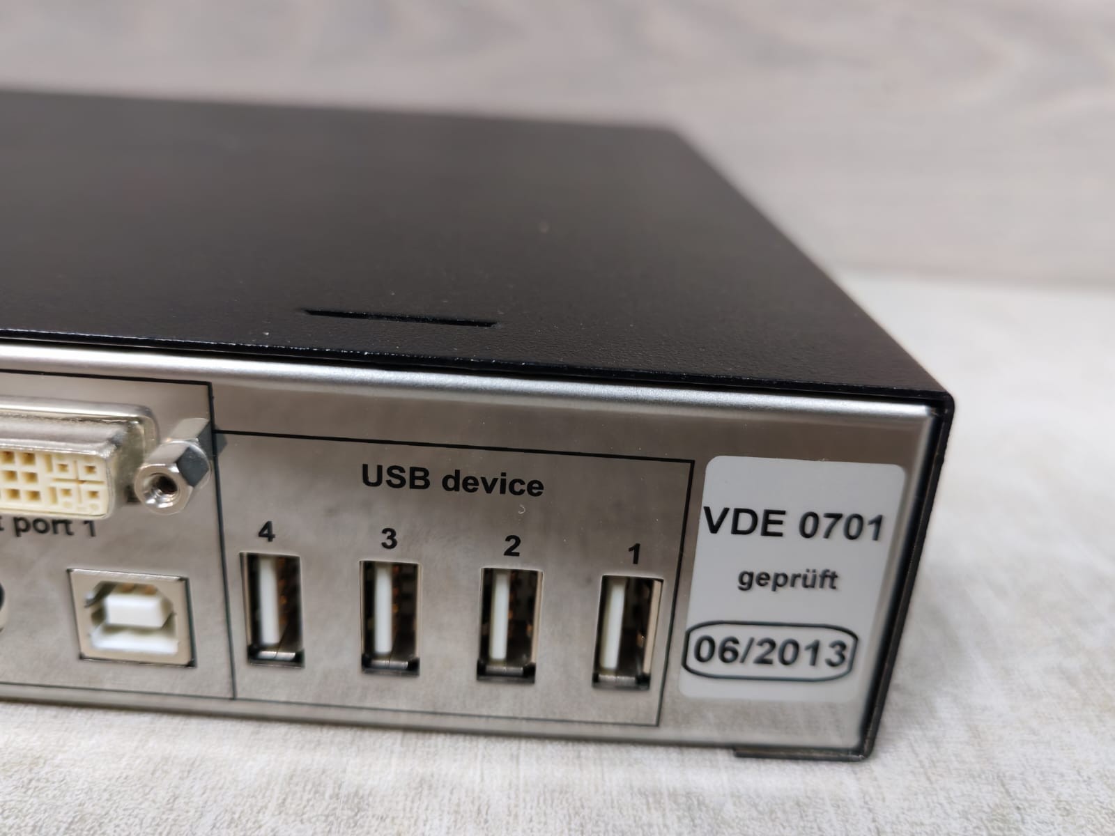 HETEC HE-VSW-QUAD II HETEC HE-VSW-QUAD II Quad Multiviewer and KVM Switch 6