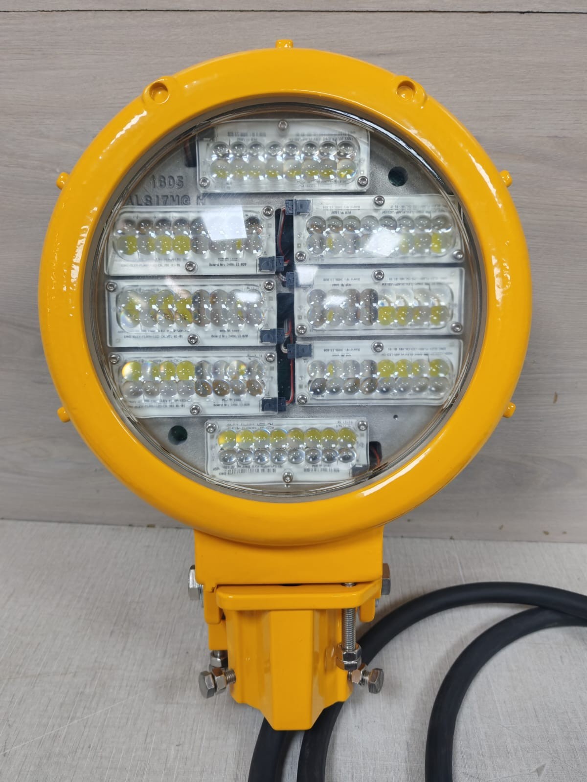 ADB SAFEGATE RELIANCE 8172155 ADB SAFEGATE RELIANCE EL817D-SFL/TIL CW FLASH 12 (+POLE) 8172155 36V 20W 2