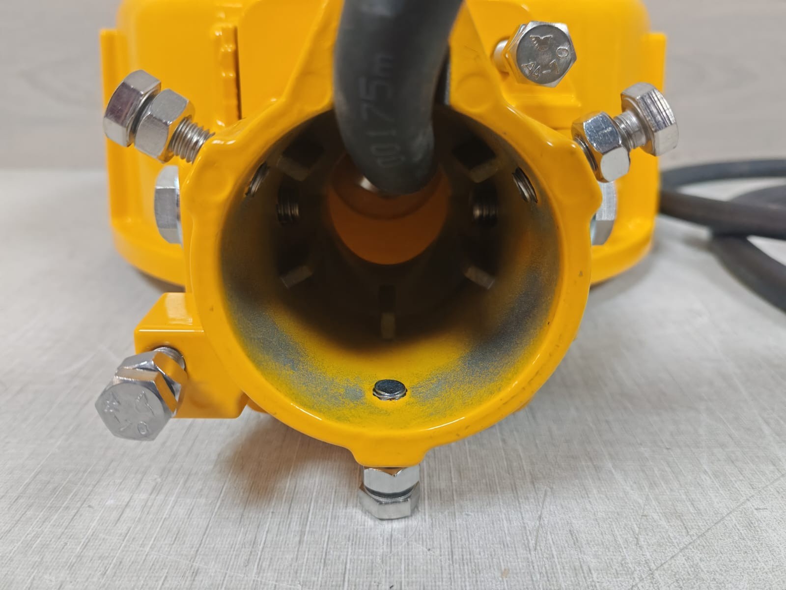 ADB SAFEGATE RELIANCE 8172155 ADB SAFEGATE RELIANCE EL817D-SFL/TIL CW FLASH 12 (+POLE) 8172155 36V 20W 10