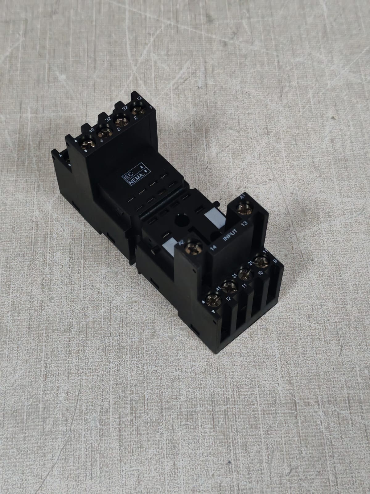 Schneider Electric RXZE2M114M SCHNEIDER ELECTRIC RXZE2M114M SIMPLE SOCKET 4