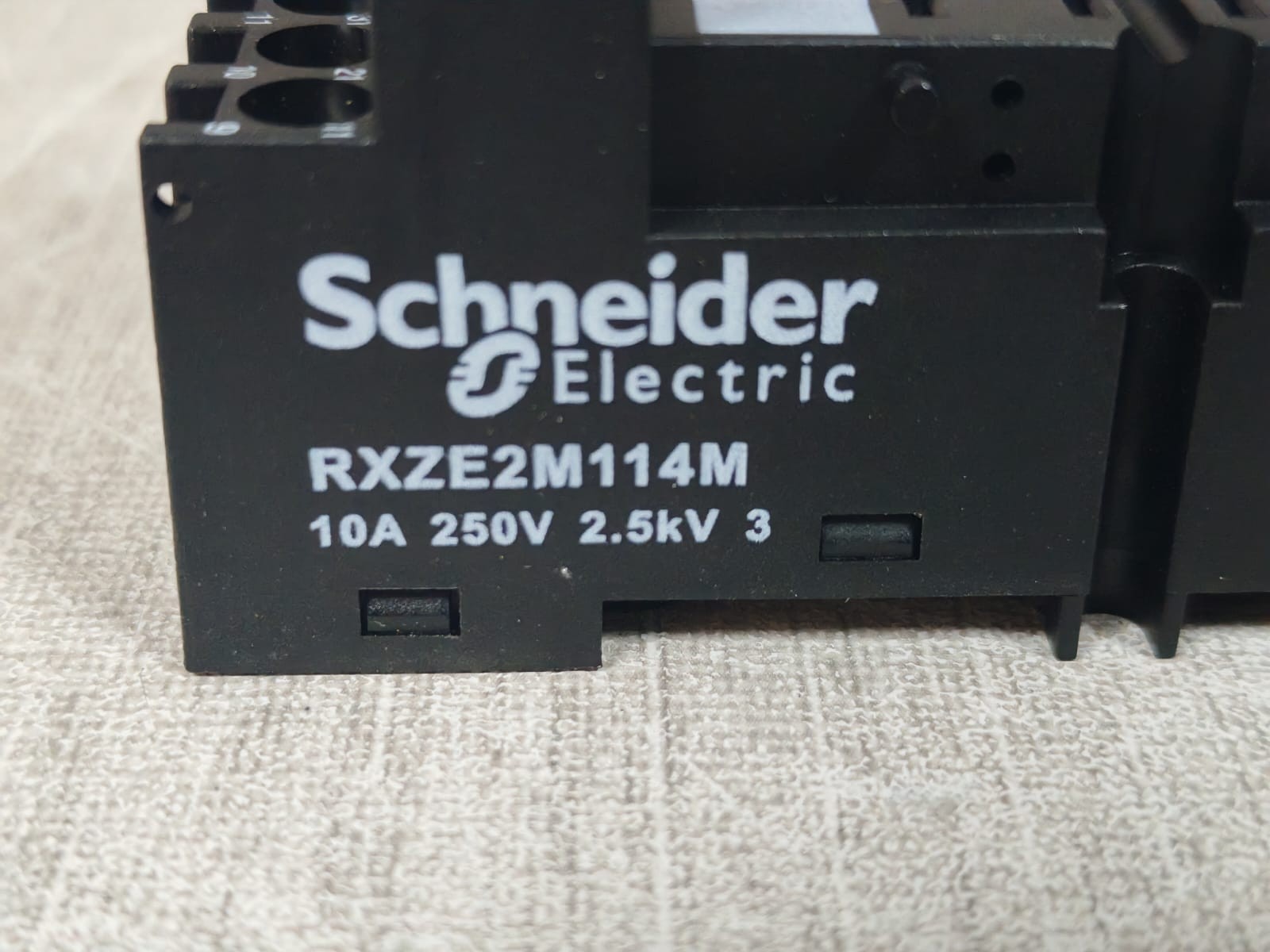 Schneider Electric RXZE2M114M SCHNEIDER ELECTRIC RXZE2M114M SIMPLE SOCKET 7