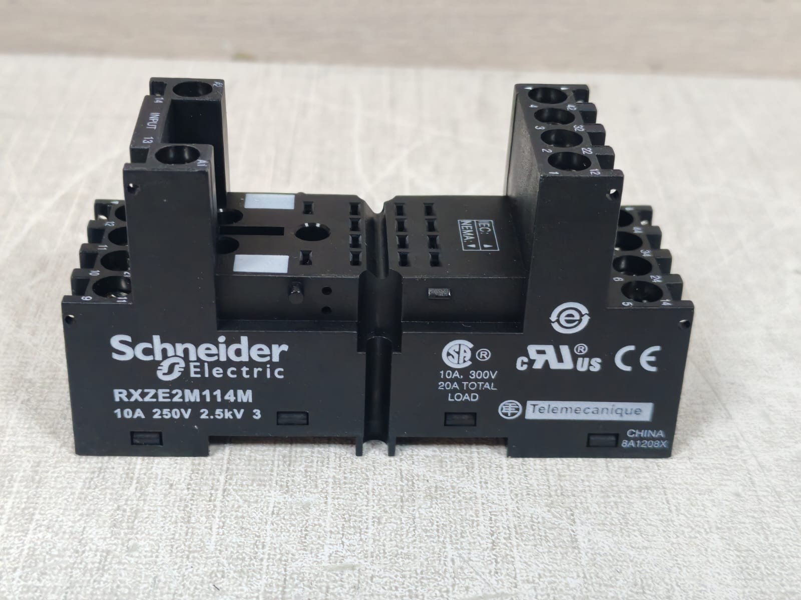 Schneider Electric RXZE2M114M SCHNEIDER ELECTRIC RXZE2M114M SIMPLE SOCKET 8