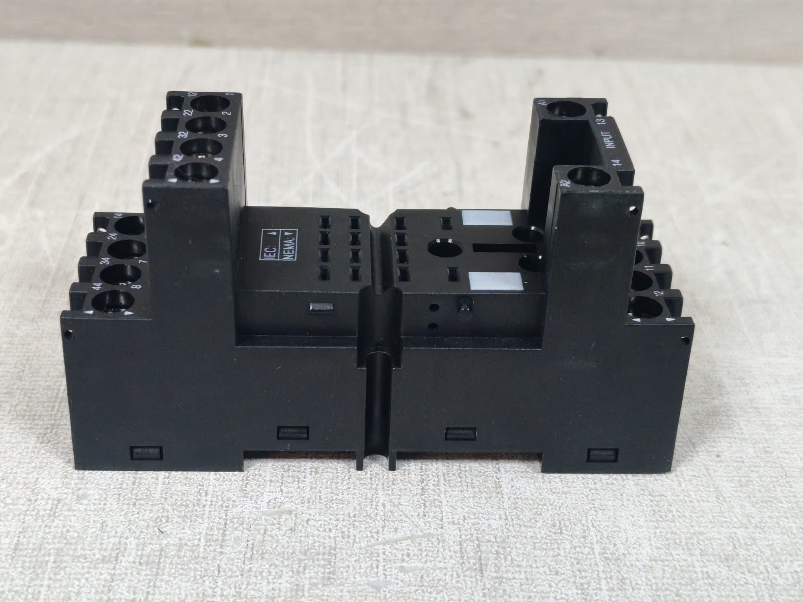 Schneider Electric RXZE2M114M SCHNEIDER ELECTRIC RXZE2M114M SIMPLE SOCKET 9