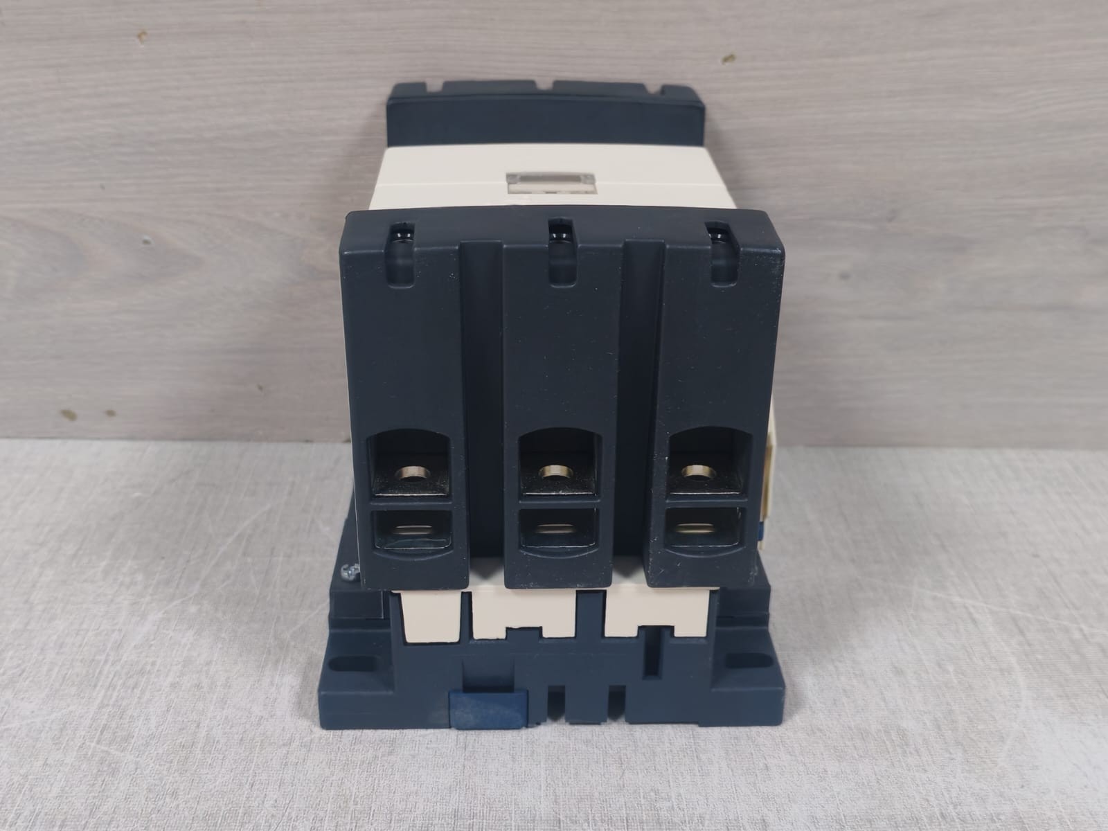 Schneider Electric LC1D115 / LC1D115M7 TELEMECANIQUE LC1D115 / LC1D115M7 3 Pole Contactor 10