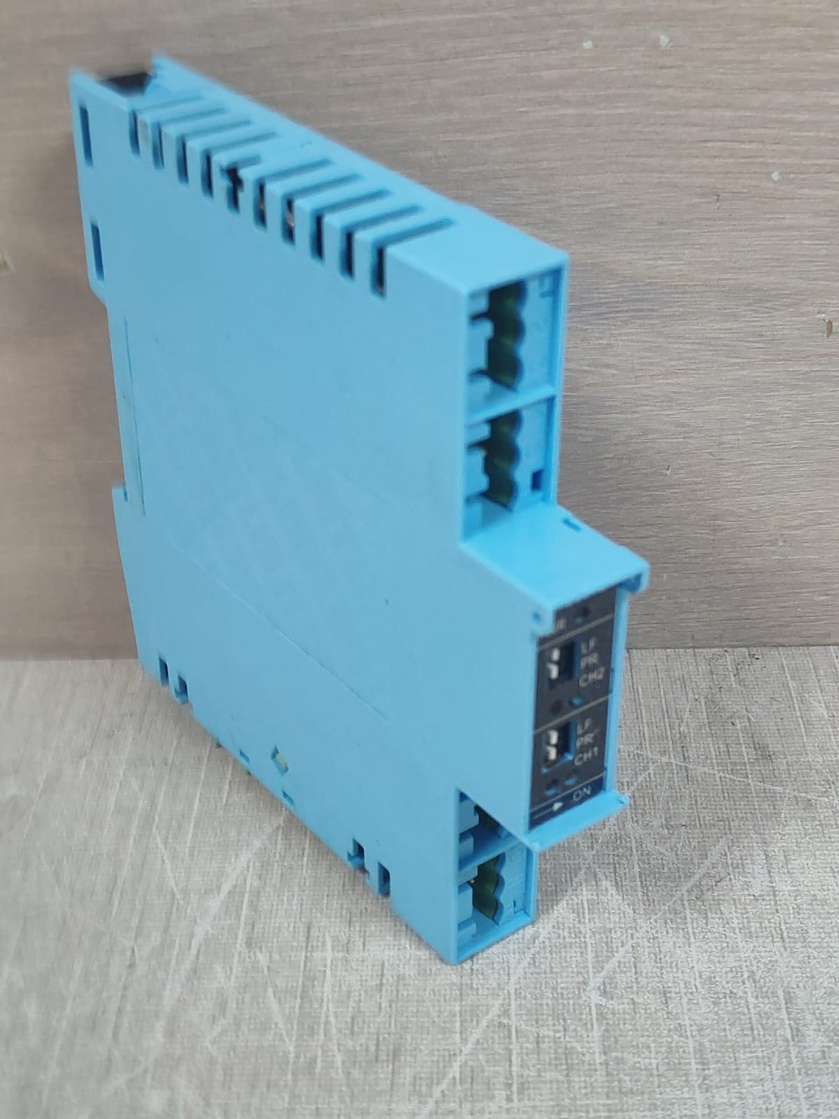 MEASUREMENT TECHNOLOGY MTL5015 MEASUREMENT TECHNOLOGY MTL5015 2 CHANNEL SWITCH/PROXIMITY DETECTOR INTERFACE 4