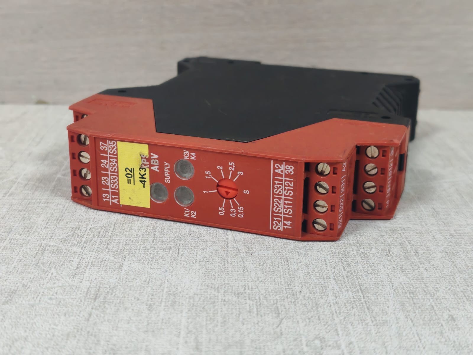 Schneider Electric XPSABV1133P SCHNEIDER ELECTRIC PREVENTA XPSABV1133P SAFETY RELAY 24VDC 2
