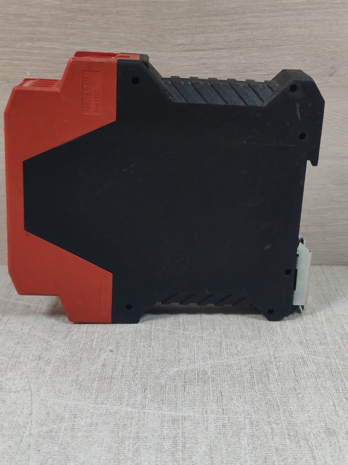 Schneider Electric XPSABV1133P SCHNEIDER ELECTRIC PREVENTA XPSABV1133P SAFETY RELAY 24VDC 8