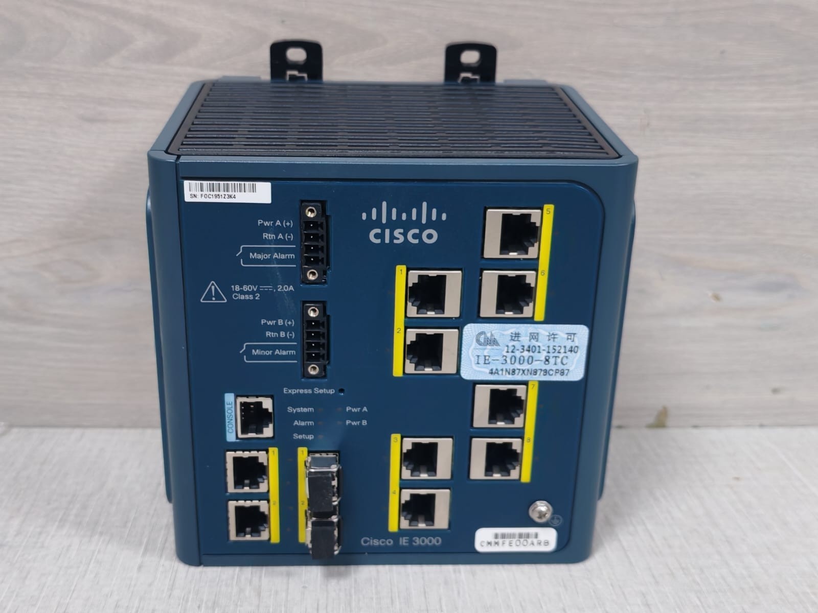 Cisco IE-3000-8TC CISCO IE-3000-8TC 8-Port Industrial Switch 2