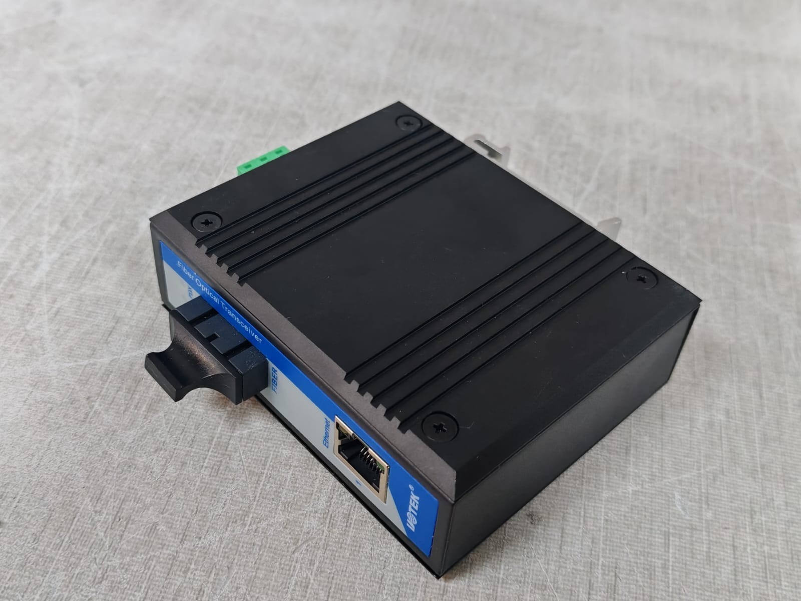 Uotek UT-2601GSM-SC UOTEK UT-2601GSM-SC 1-Port 1000M Network Fiber Optical Transceiver 9