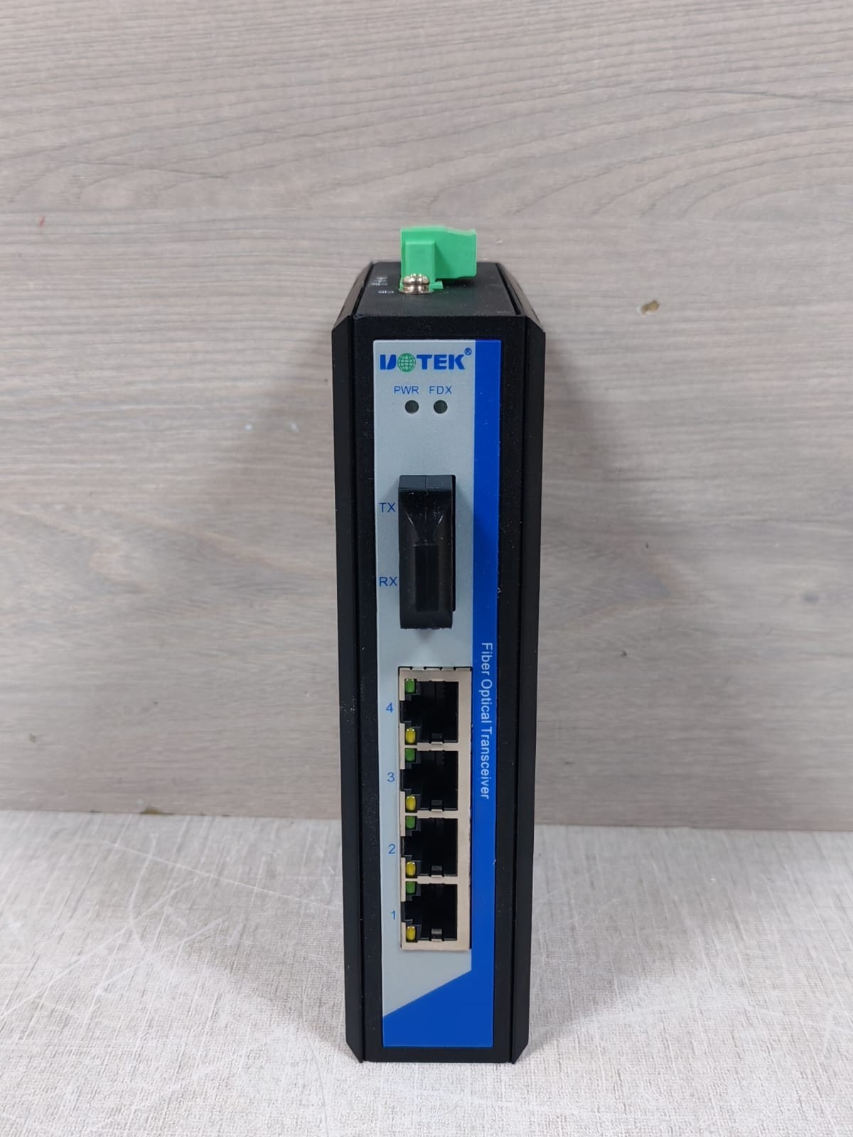 Uotek UT-2604GSM-SC UOTEK UT-2604GSM-SC 4-Port 1000M Network Fiber Optical Transceiver 2