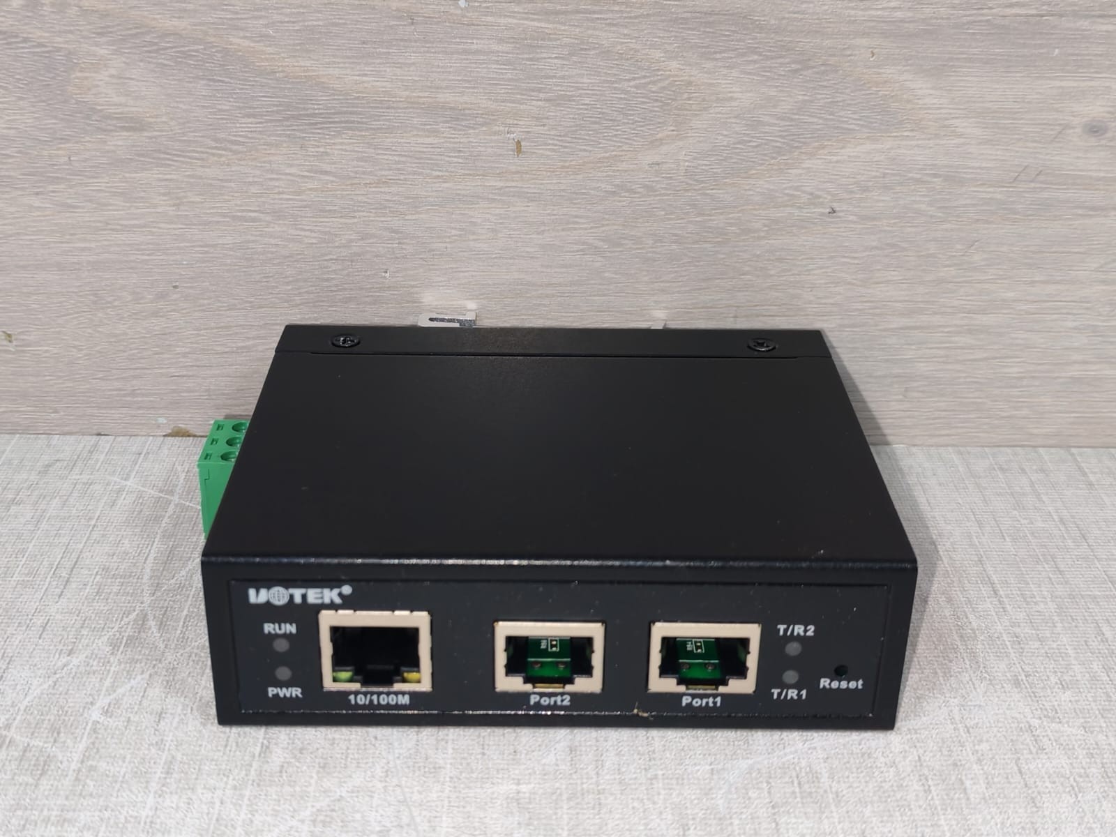 Uotek UT-6312C UOTEK UT-6312C 10/100M To 2-Port RS-232 Serial Device Server 2