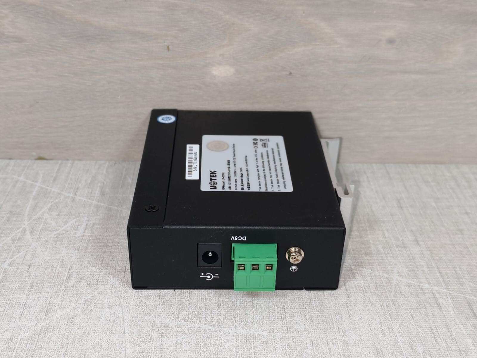 Uotek UT-6312C UOTEK UT-6312C 10/100M To 2-Port RS-232 Serial Device Server 6