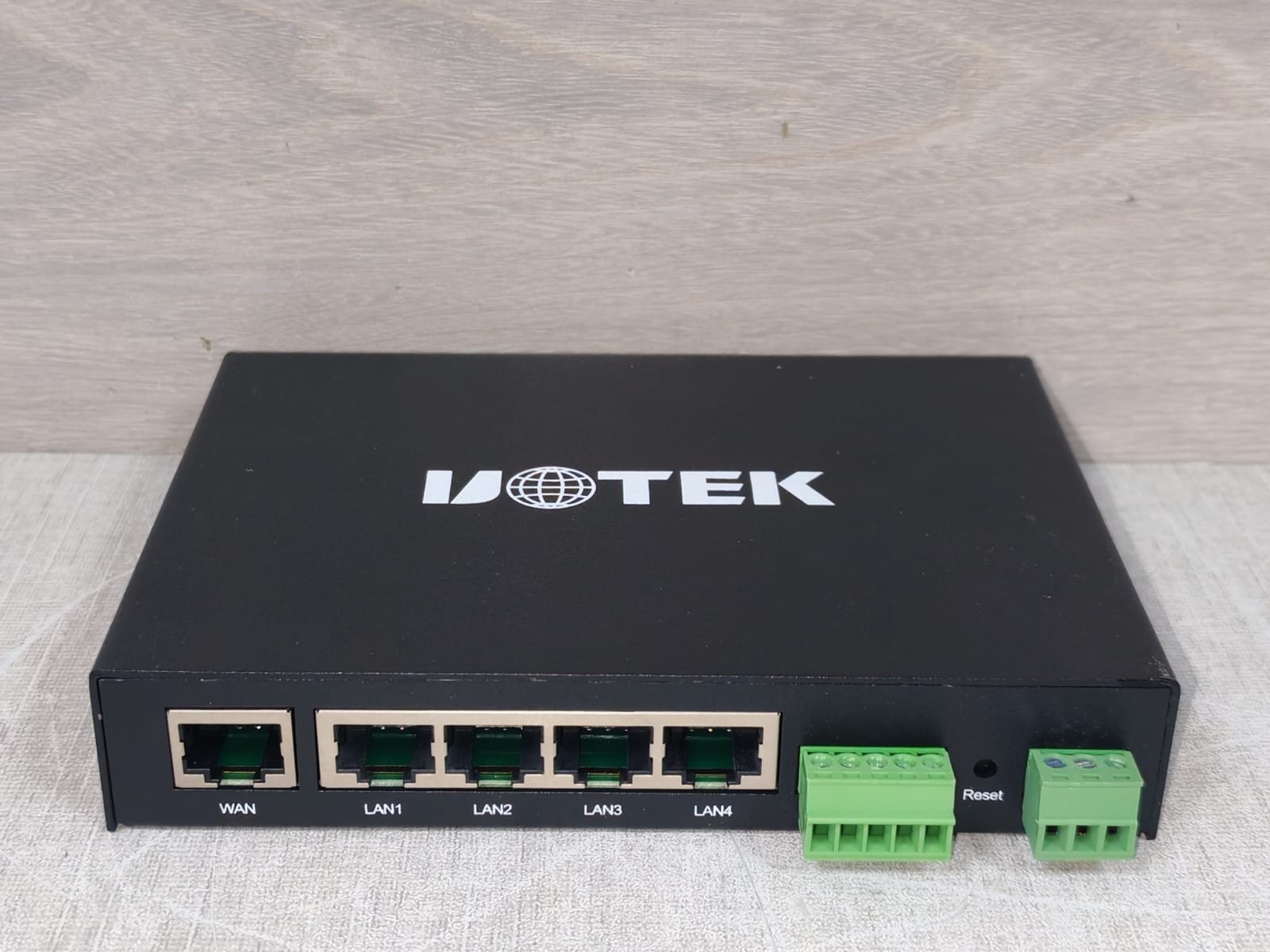 Uotek R9607-FS UOTEK R9607-FS 4G Industrial Router (1WAN+1LAN) 2