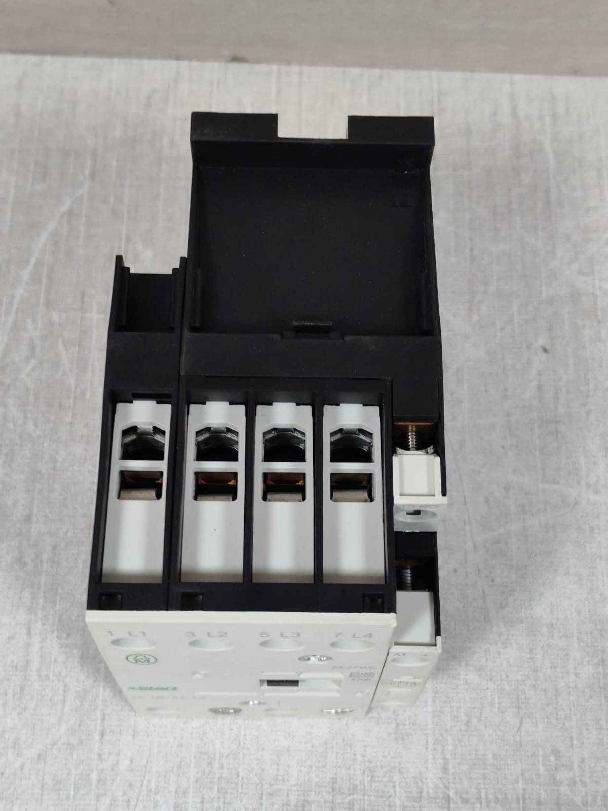 Moeller DILMP32/ DIL MP32-10 MOELLER DILMP32/ DIL MP32-10 POWER CONTACTOR 8