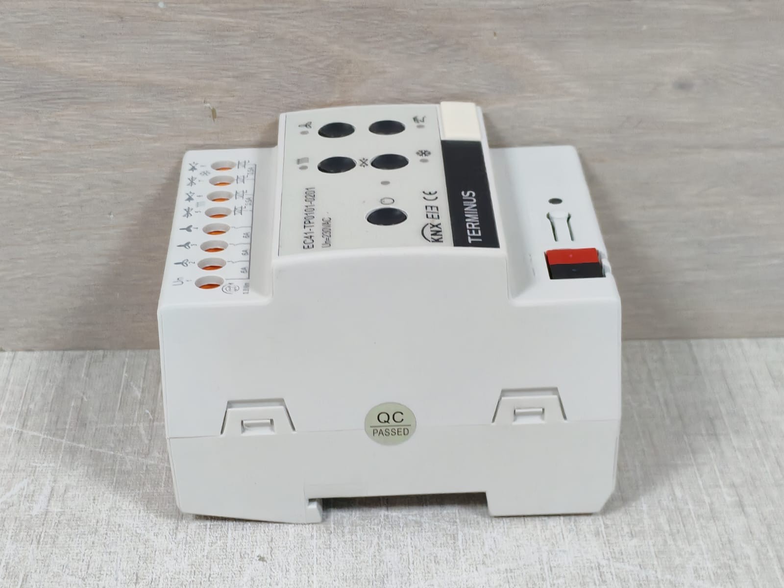 Terminus EC41-TP0101-0201 TERMINUS EC41-TP0101-0201 Fan Coil-Actuator KNX 6